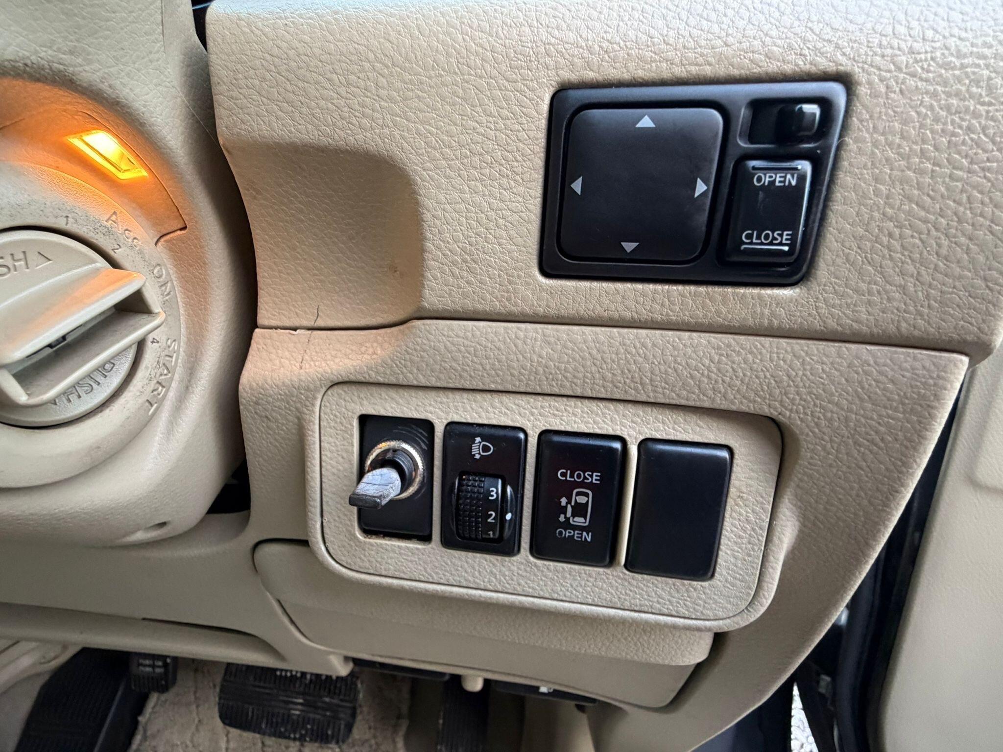 Nissan Elgrand - Image 11
