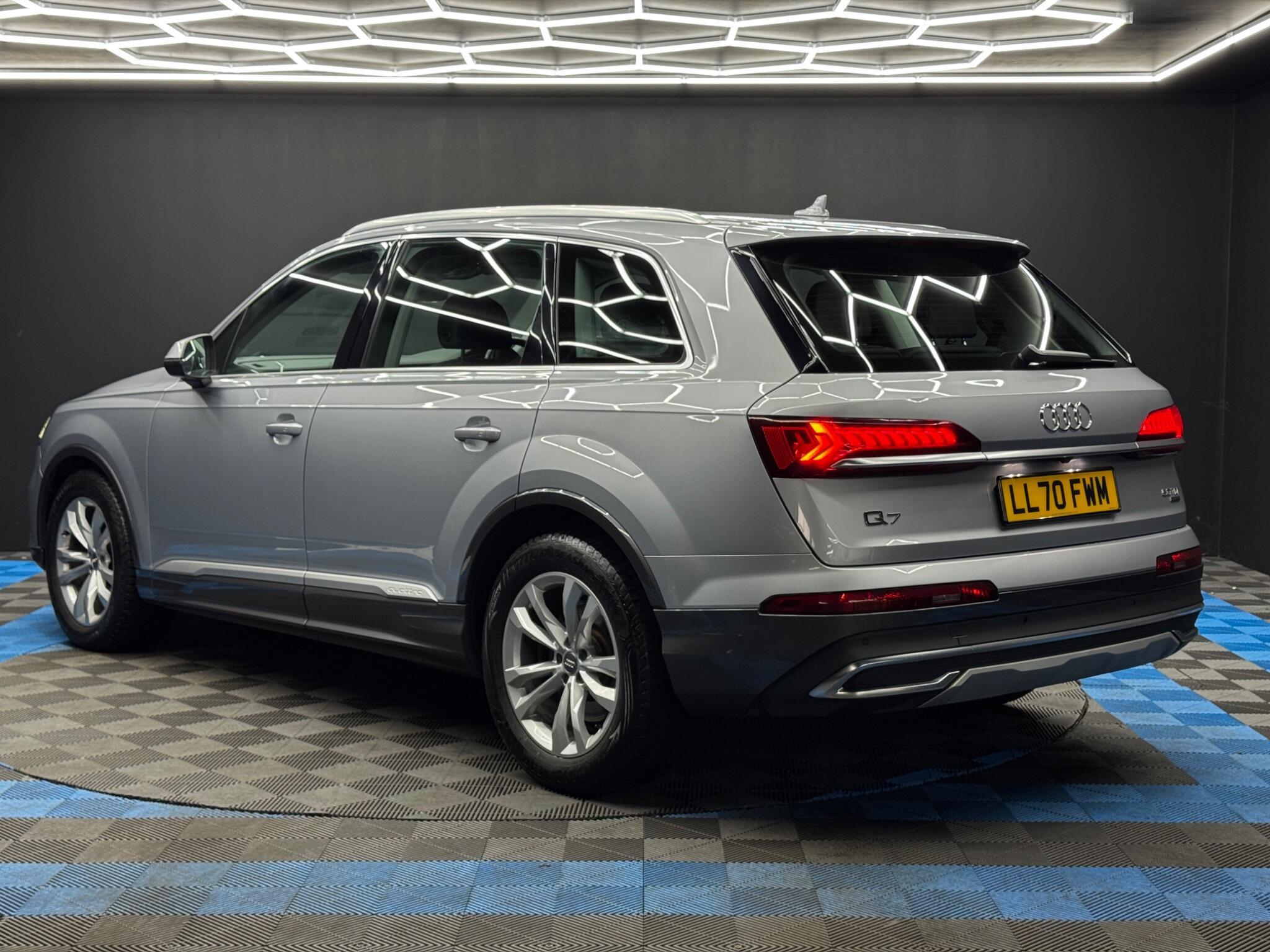 Audi Q7 - Image 7
