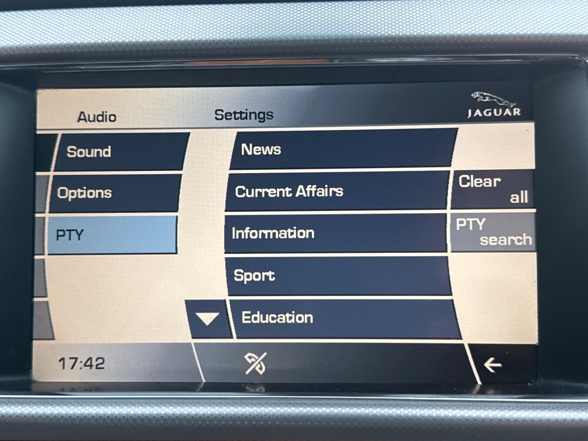 Jaguar XF - Image 36