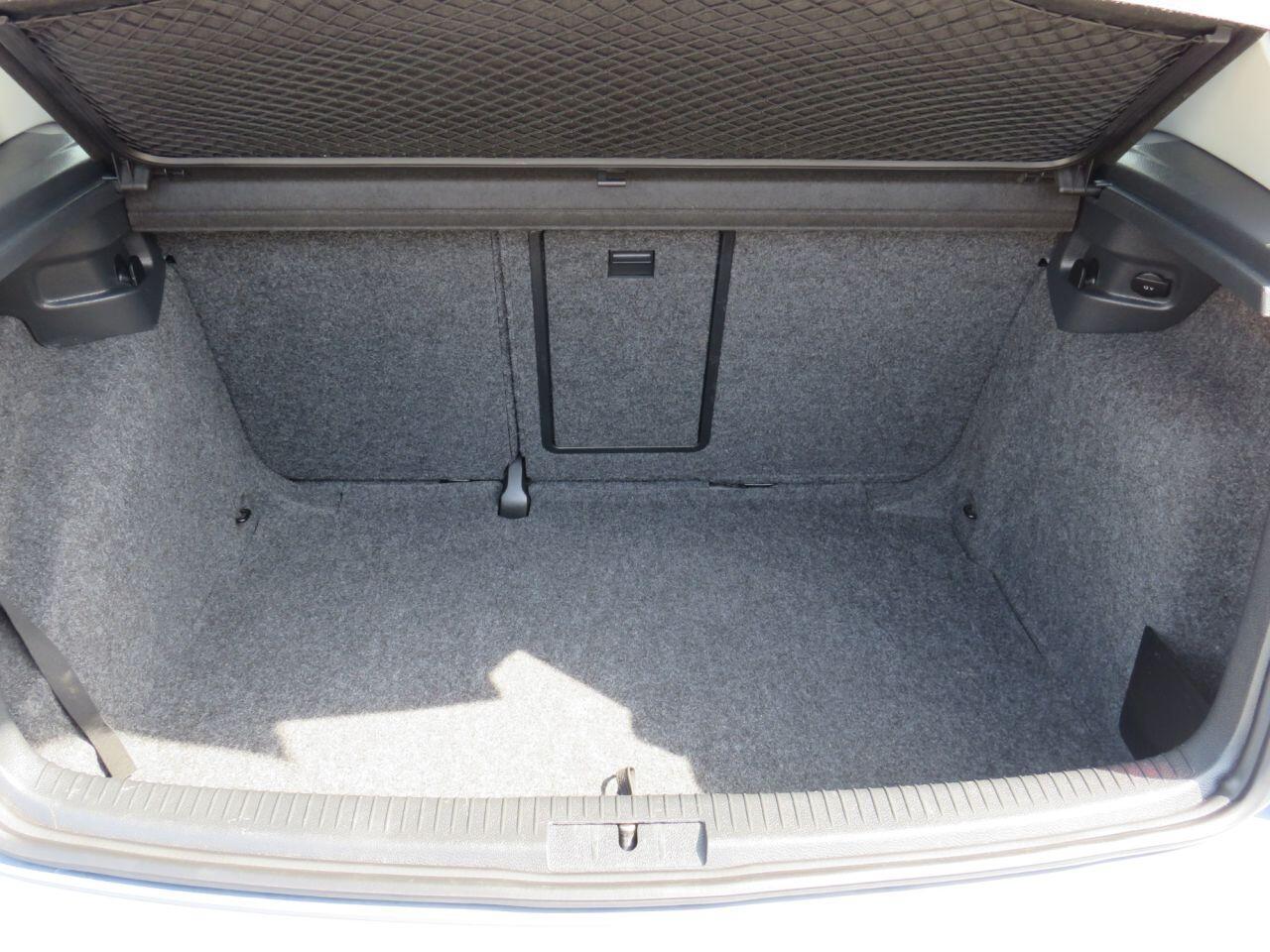 Volkswagen Golf - Image 11