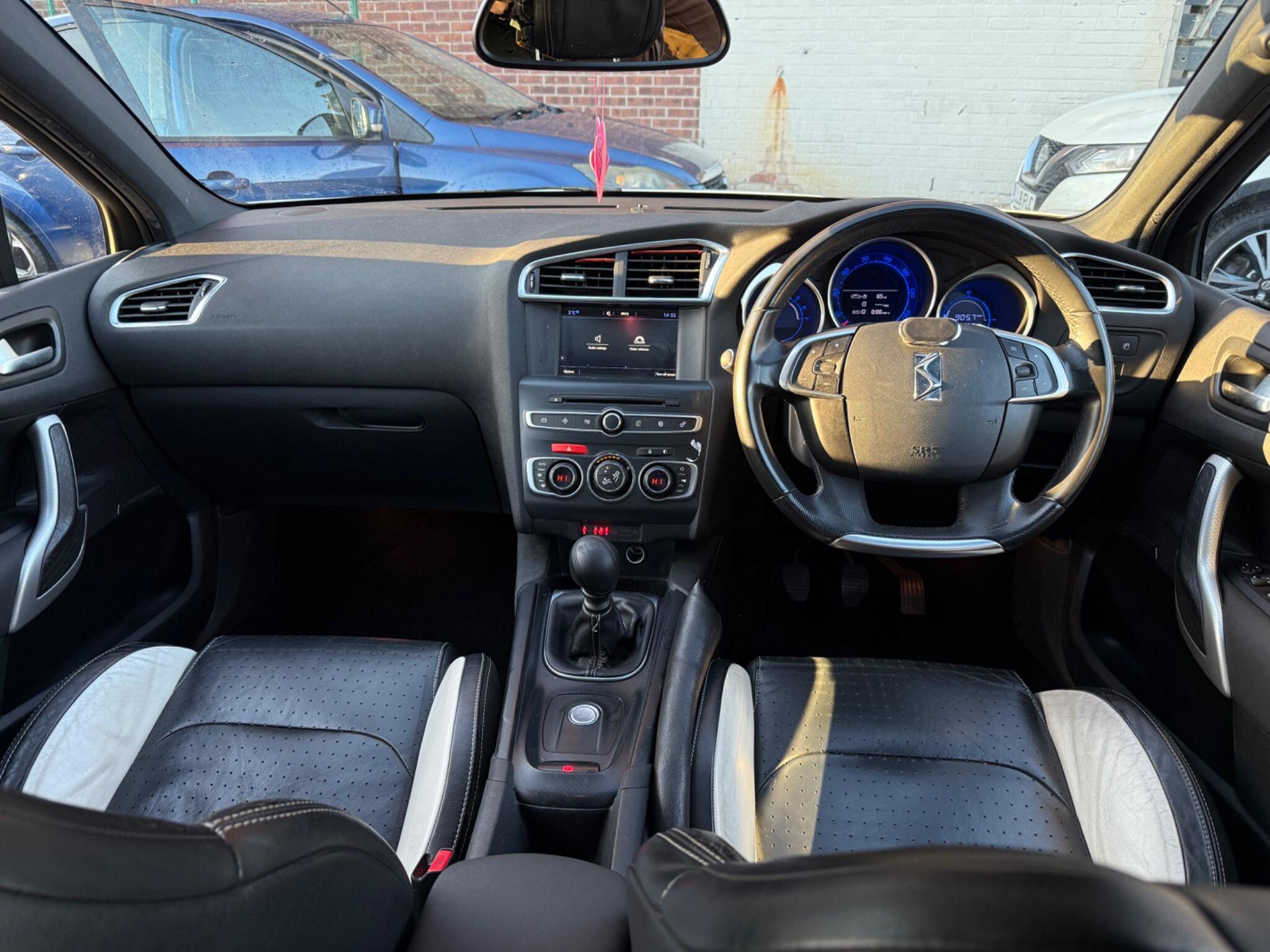 DS AUTOMOBILES DS 4 CROSSBACK - Image 19