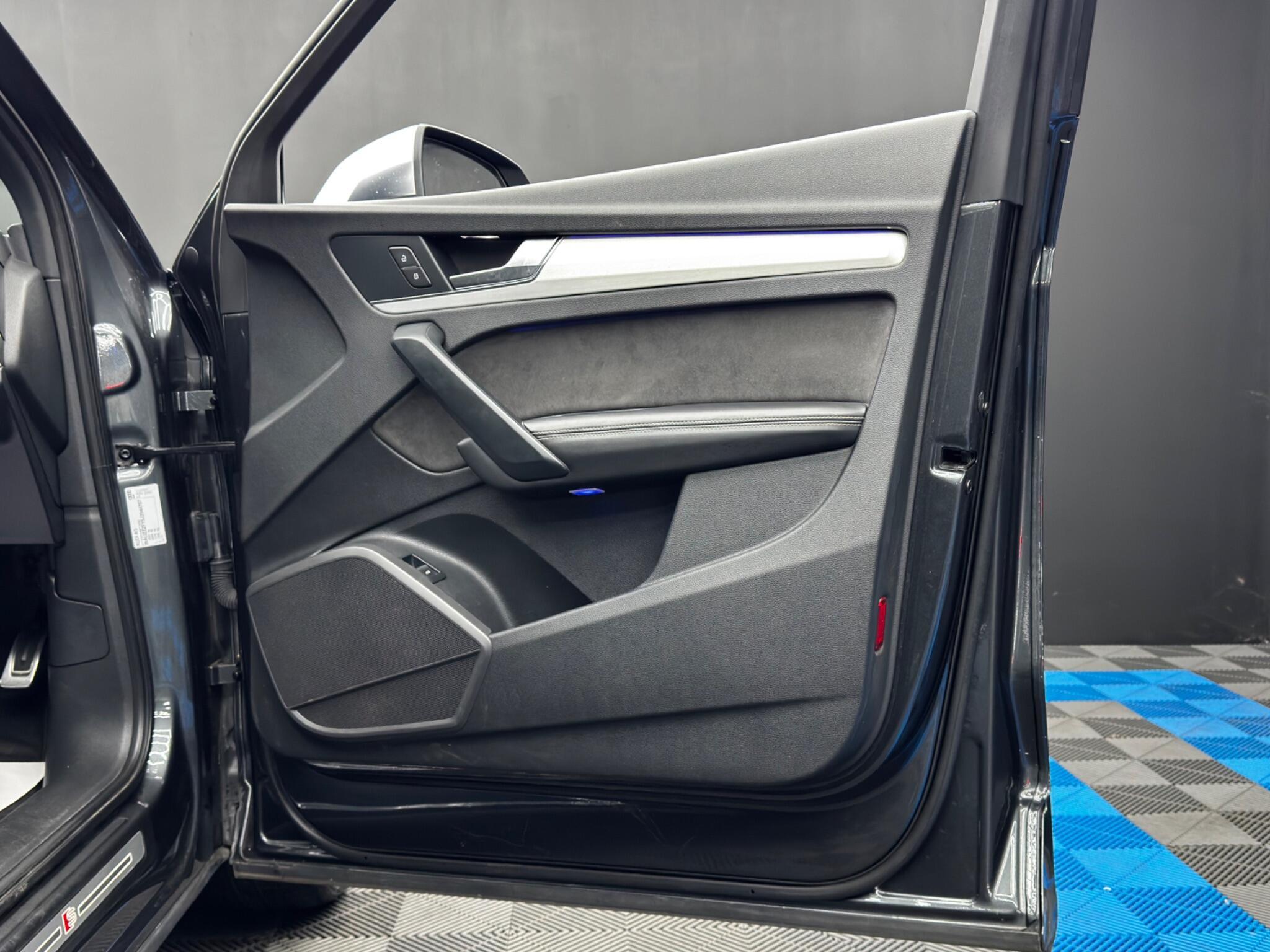 Audi SQ5 - Image 42
