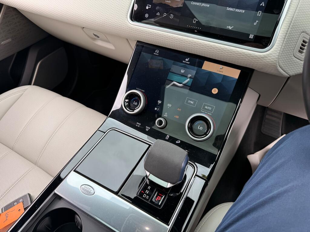 Land Rover Range Rover Velar - Image 45