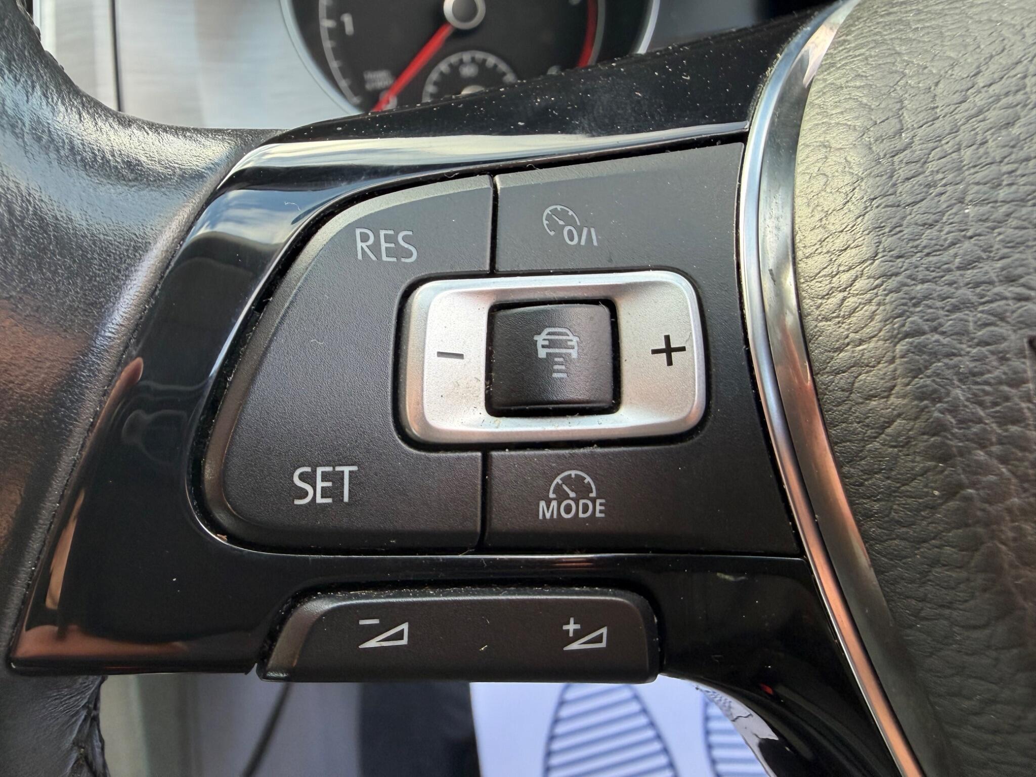 Volkswagen Golf - Image 23