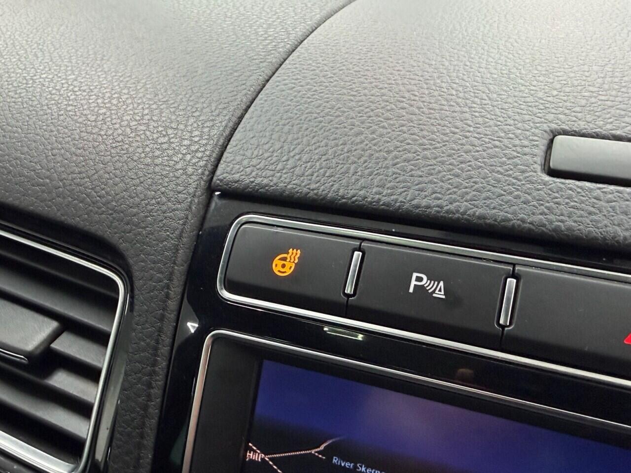 Volkswagen Touareg - Image 28