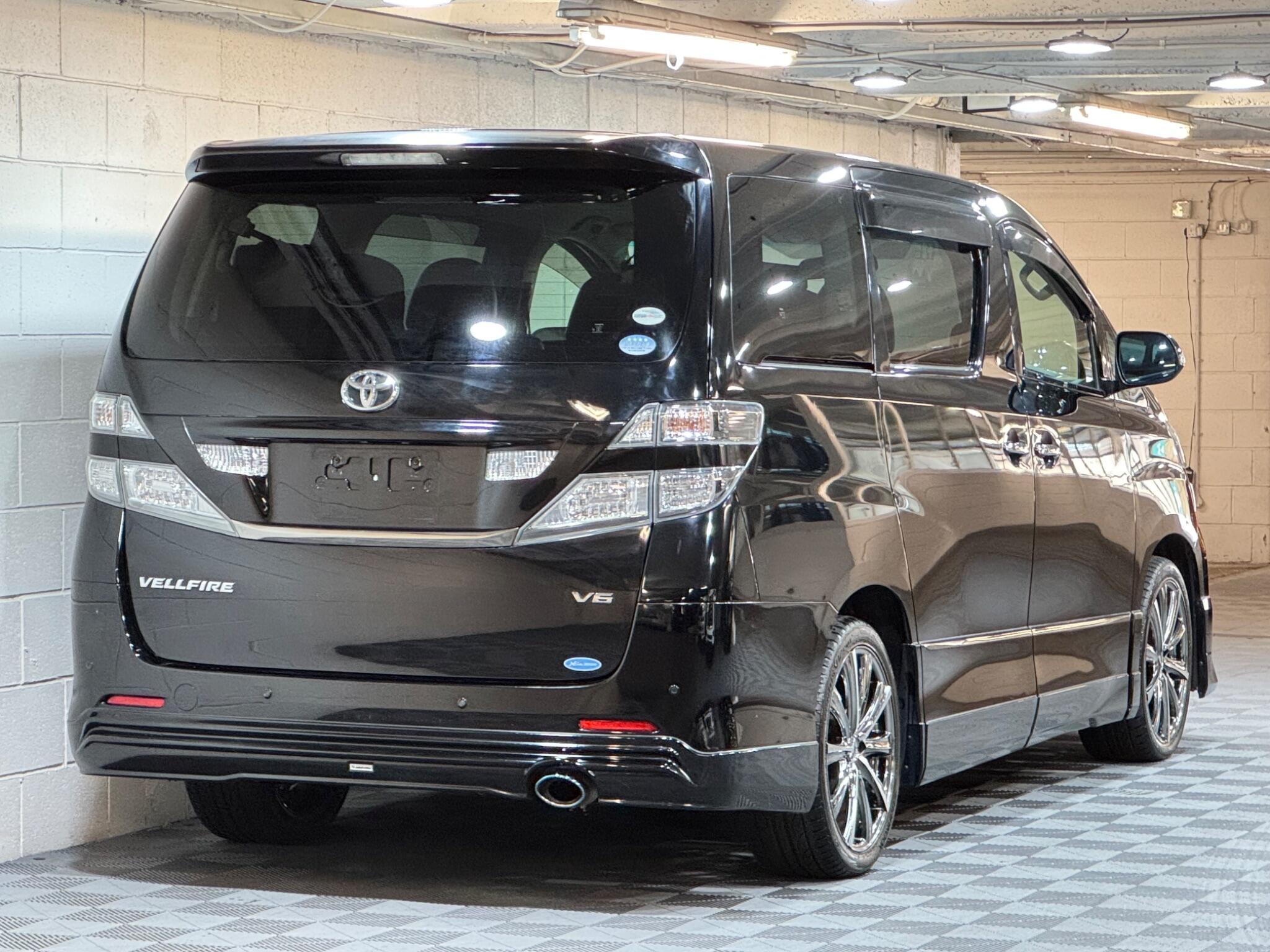 Toyota Vellfire - Image 4