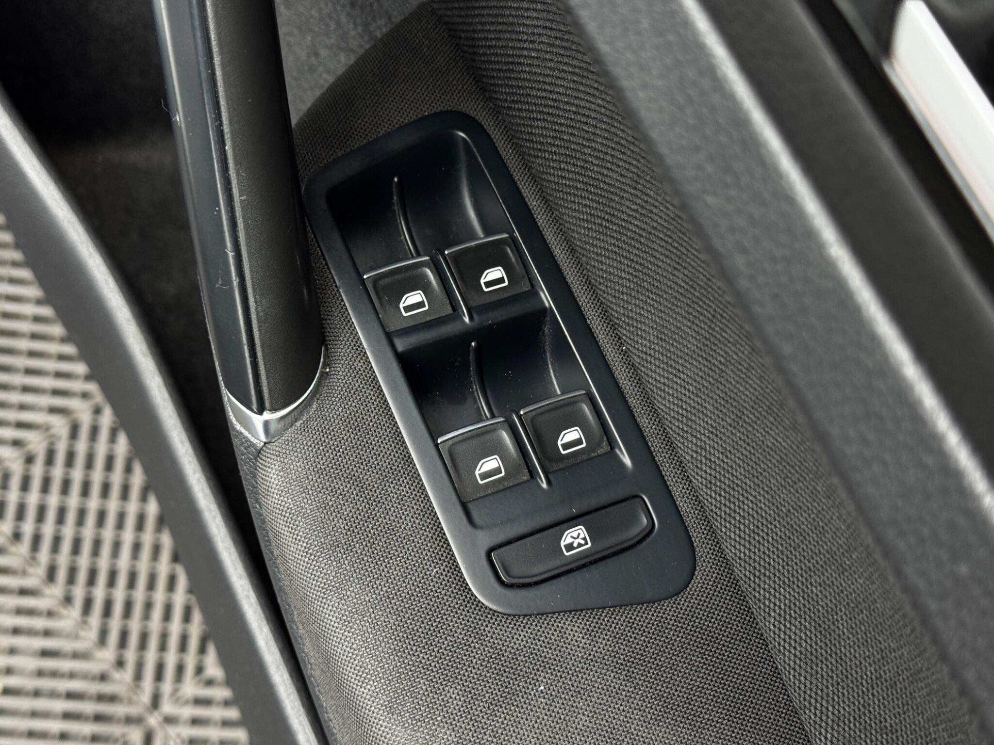 Volkswagen Golf - Image 41