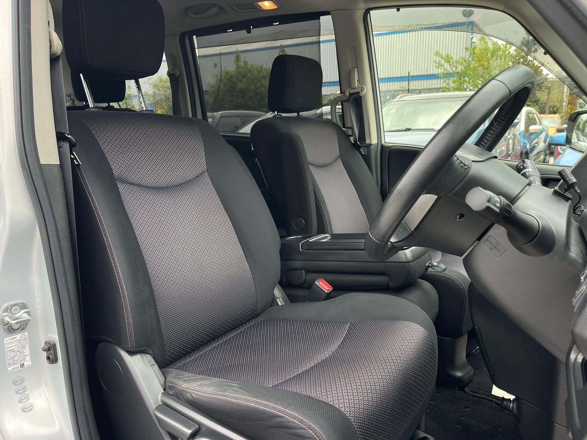 Nissan Serena - Image 17