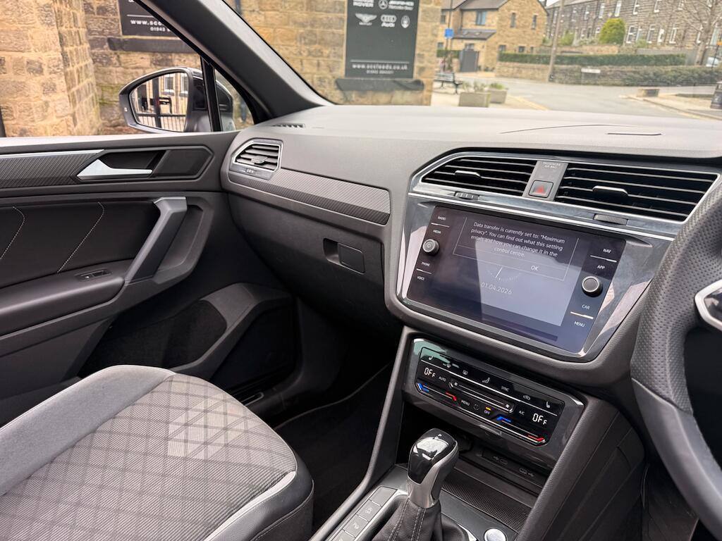 Volkswagen Tiguan - Image 40