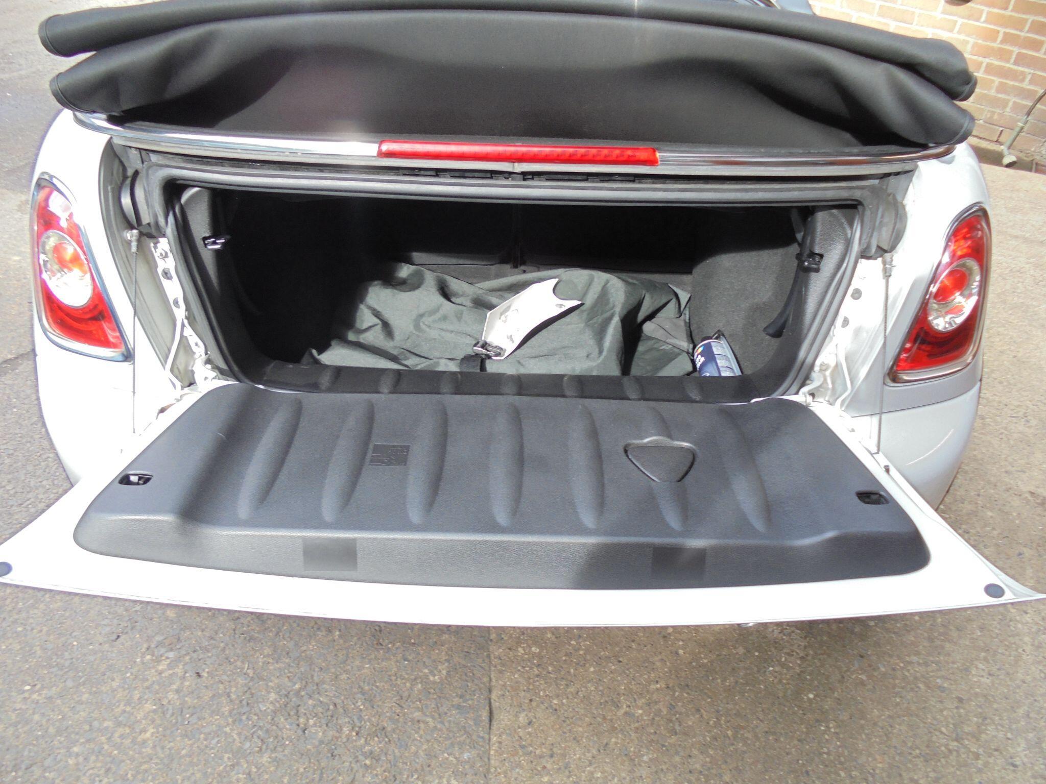 MINI Convertible - Image 16
