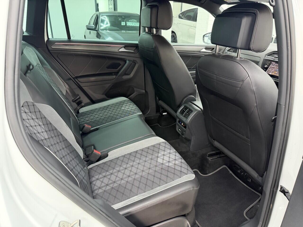 Volkswagen Tiguan - Image 17