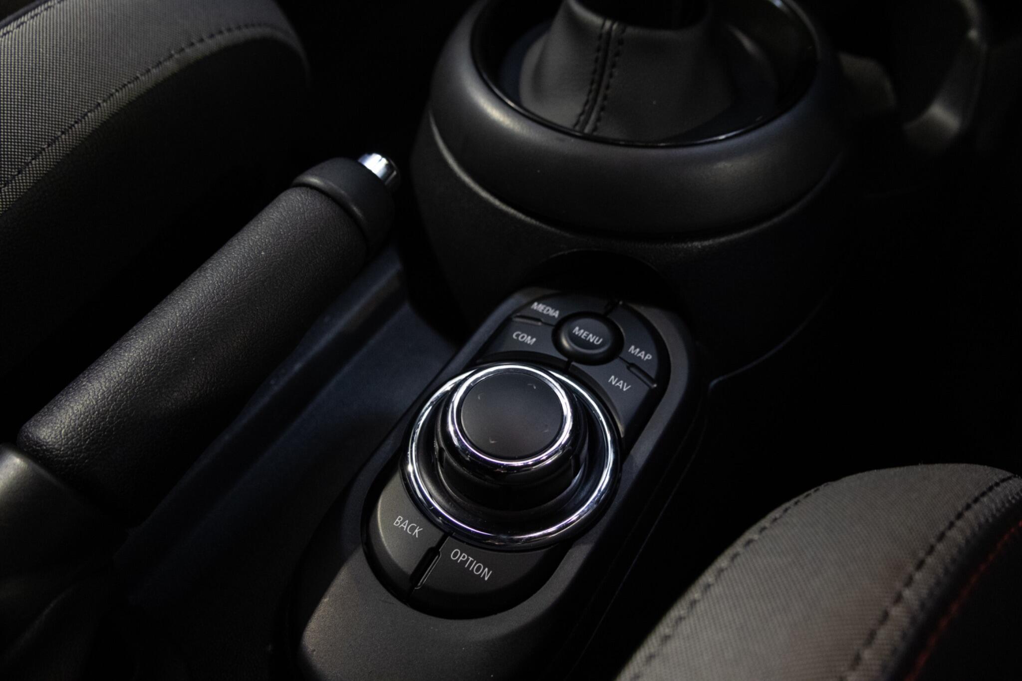 MINI Hatch - Image 23