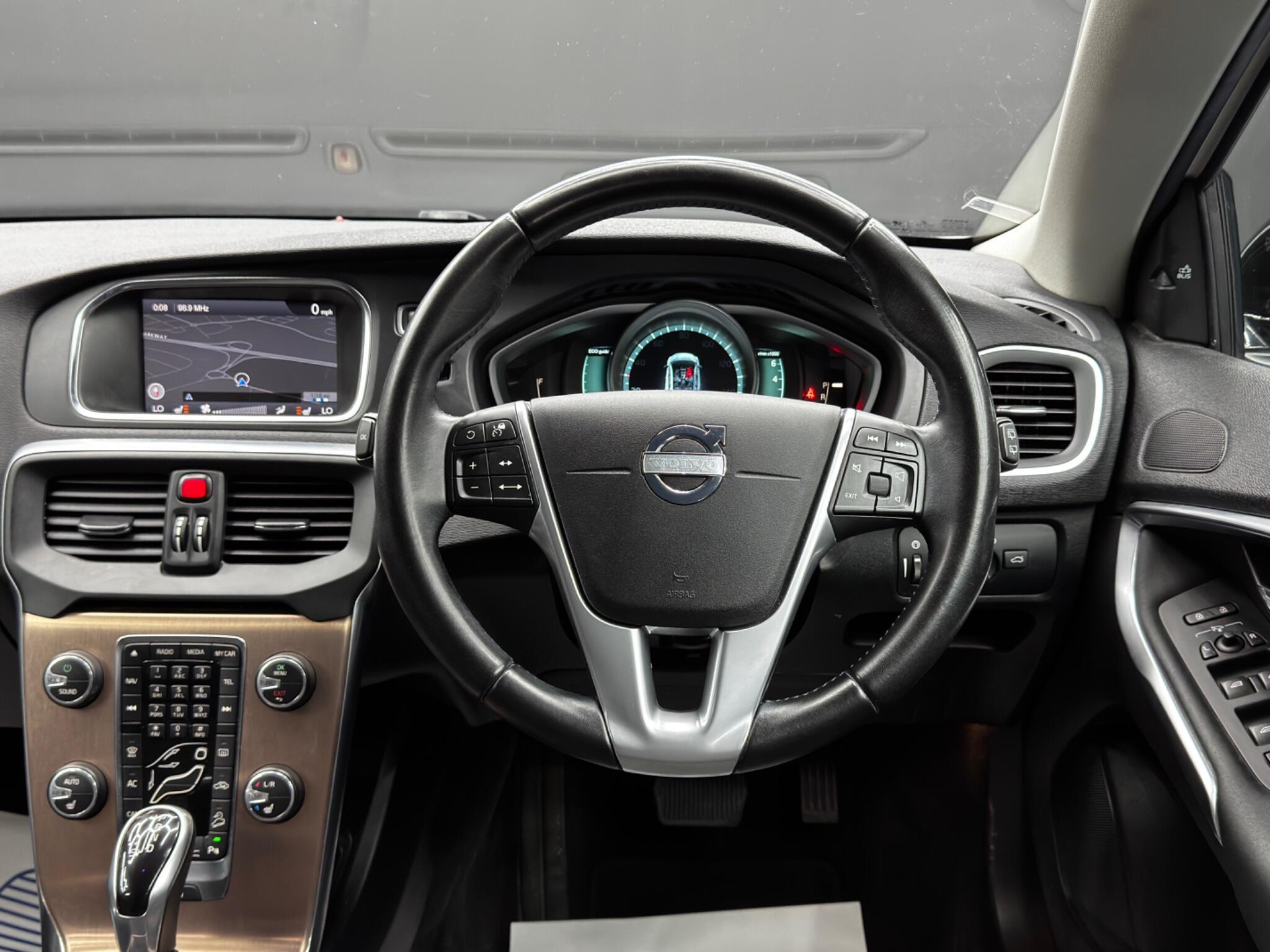 Volvo V40 CROSS COUNTRY - Image 18