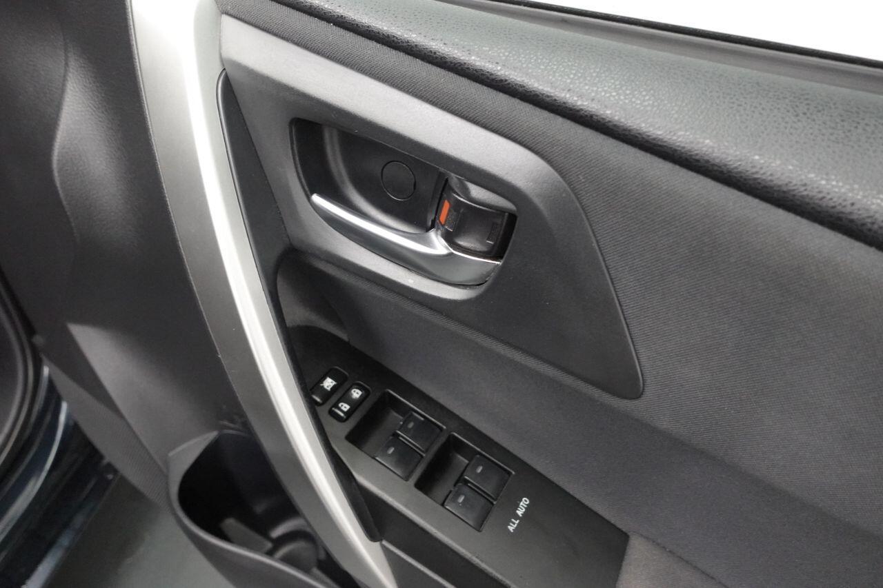 Toyota Auris - Image 18