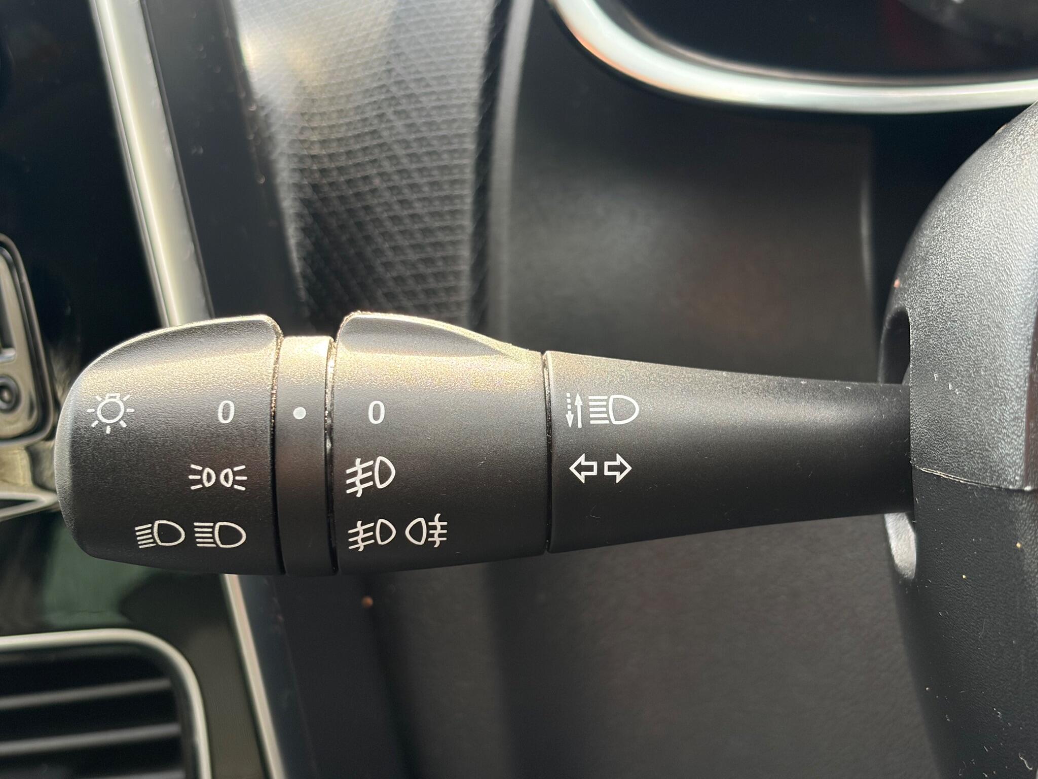 Renault Clio - Image 22