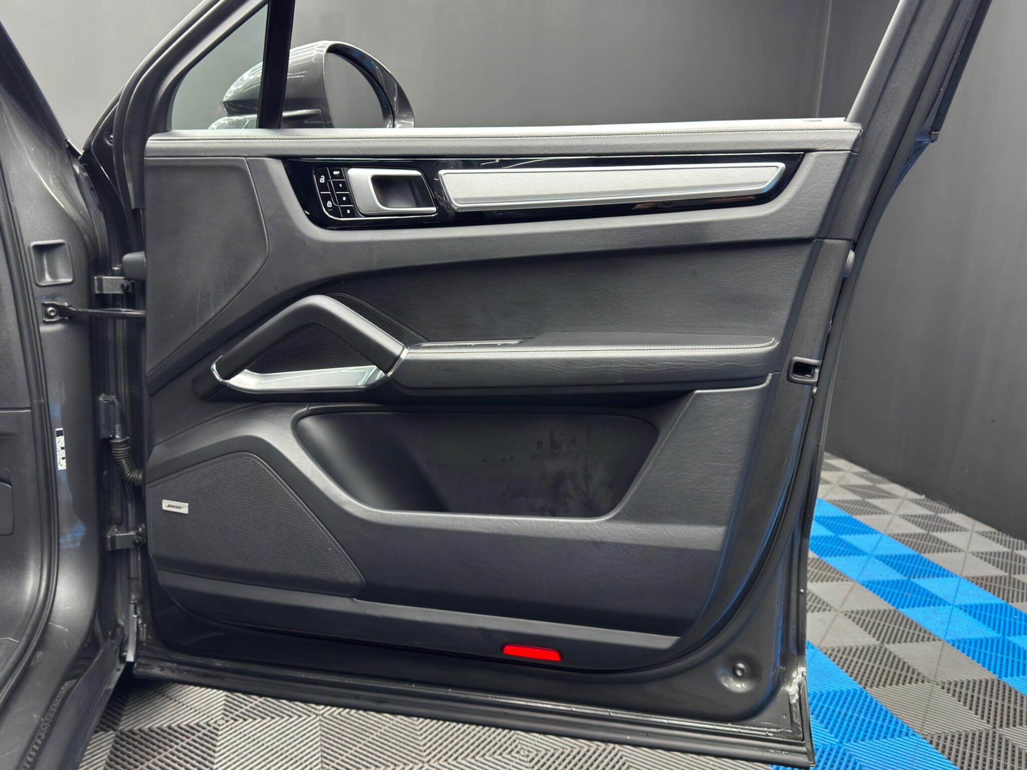 Porsche Cayenne - Image 47