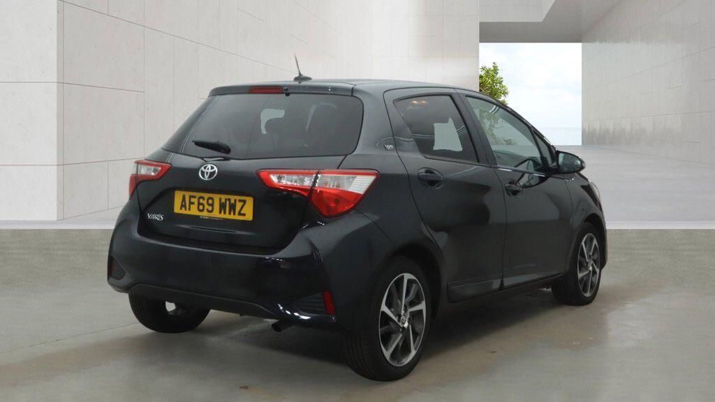 Toyota Yaris - Image 5