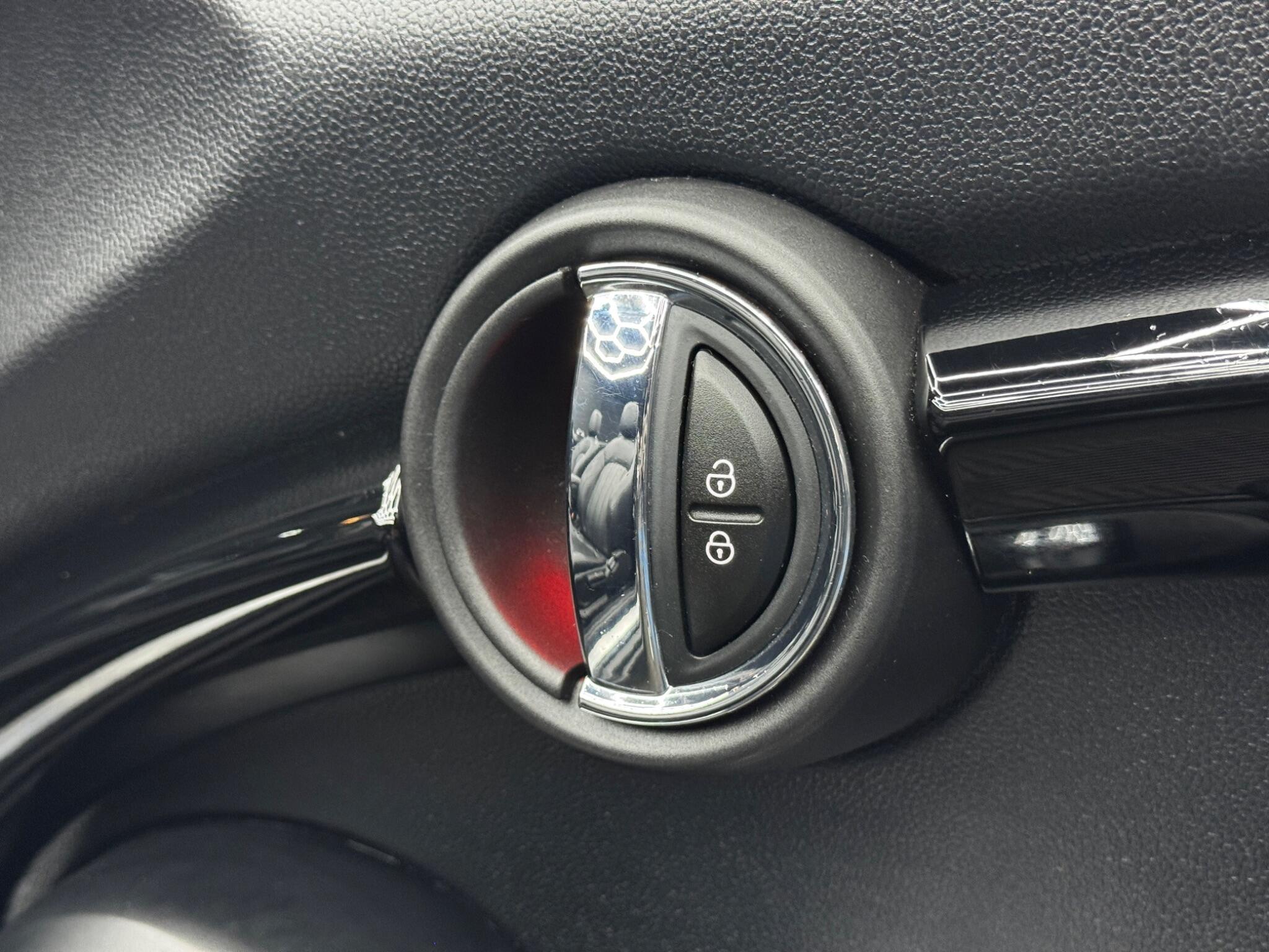 MINI Convertible - Image 41