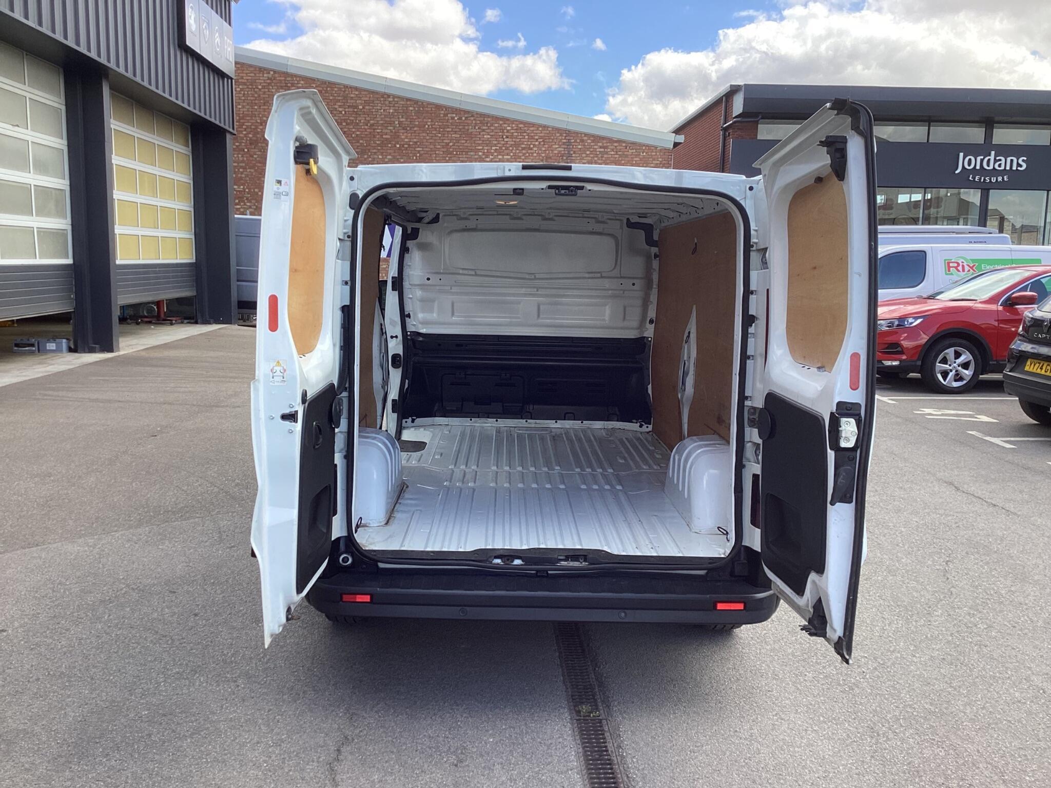 Renault Trafic - Image 13