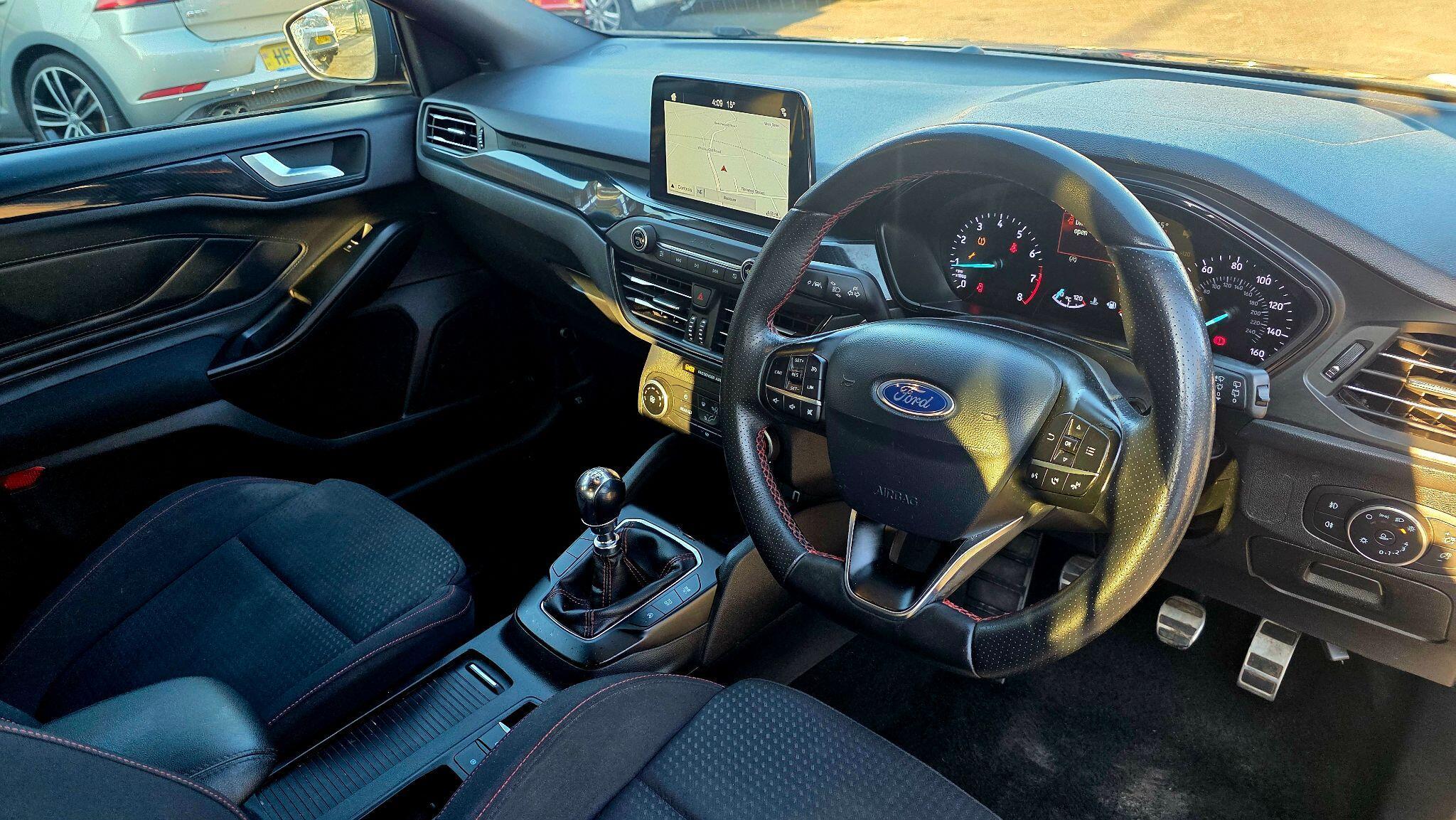 Ford Focus - Image 11