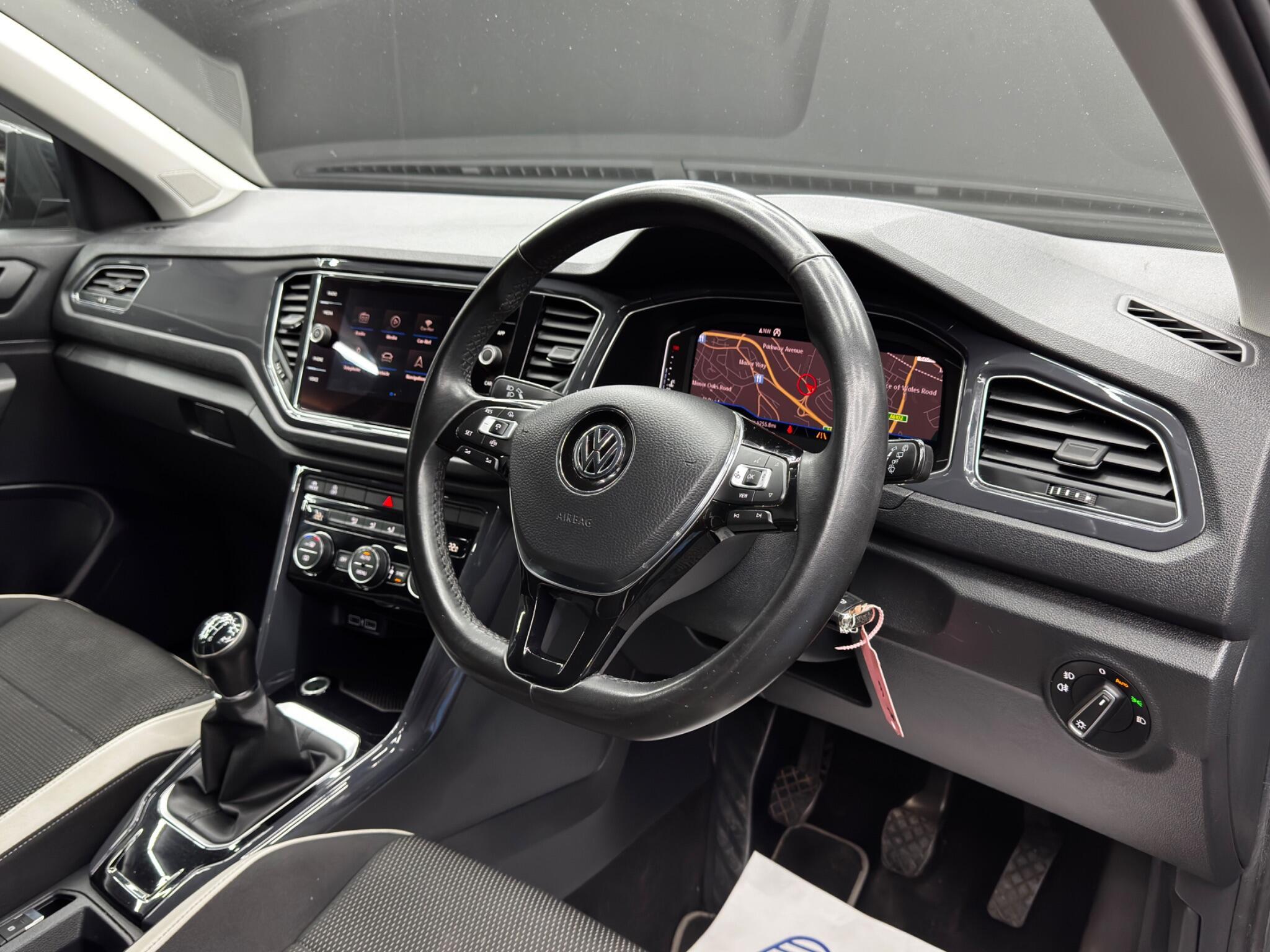 Volkswagen T-Roc - Image 9