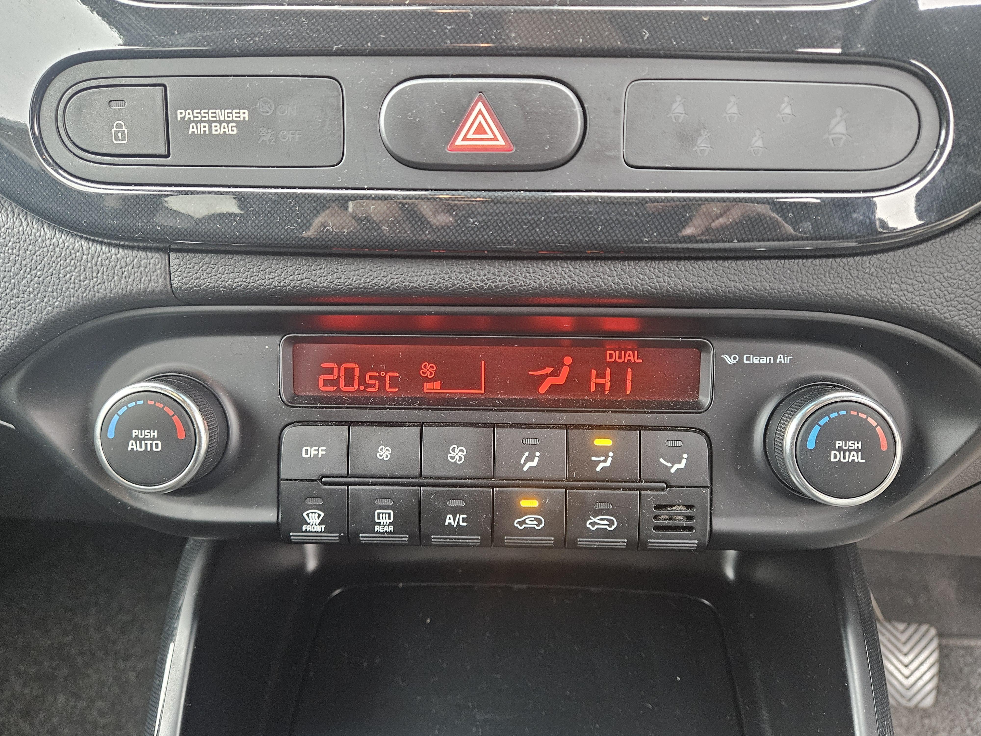 Kia Carens - Image 42