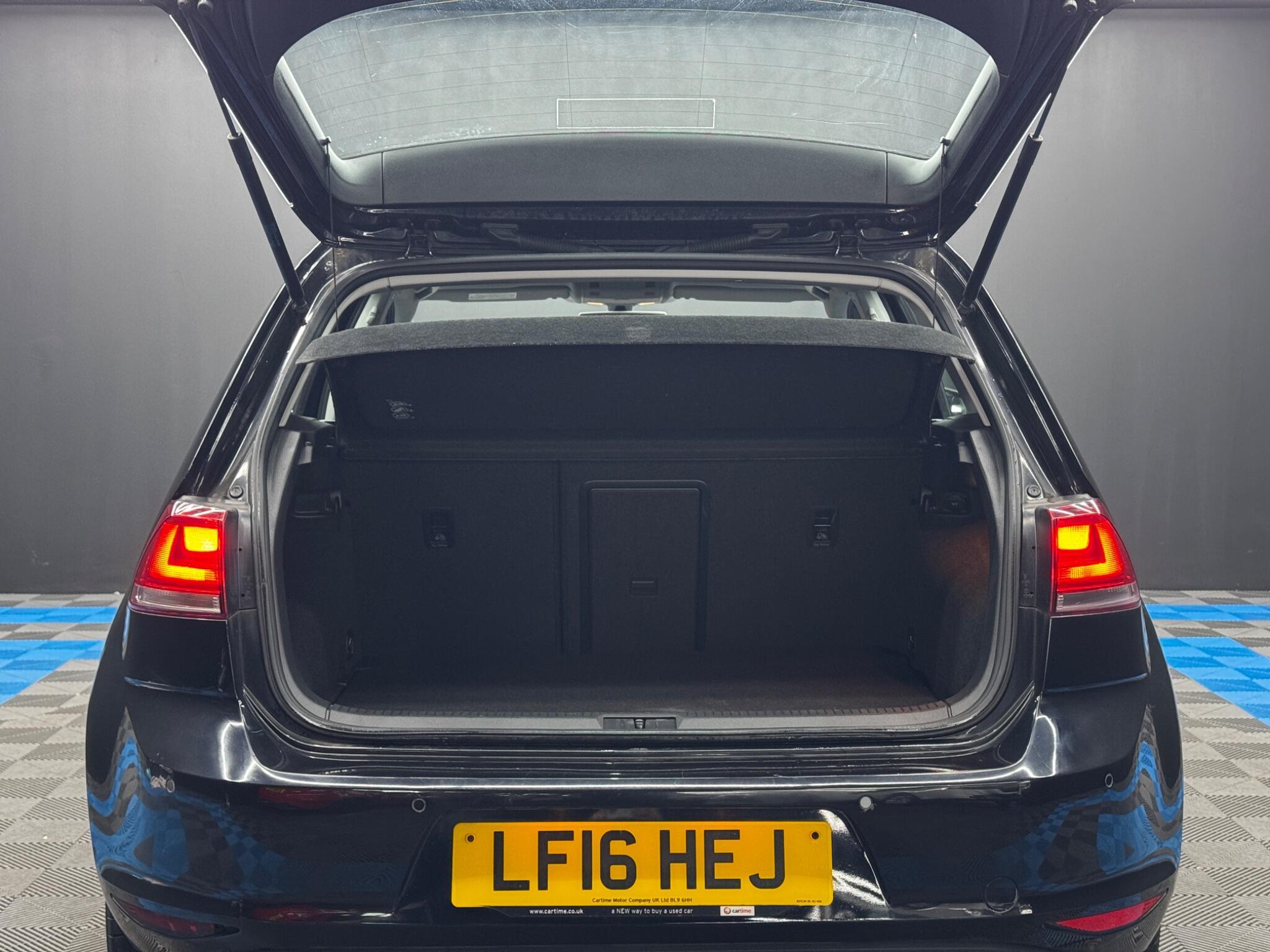 Volkswagen Golf - Image 42