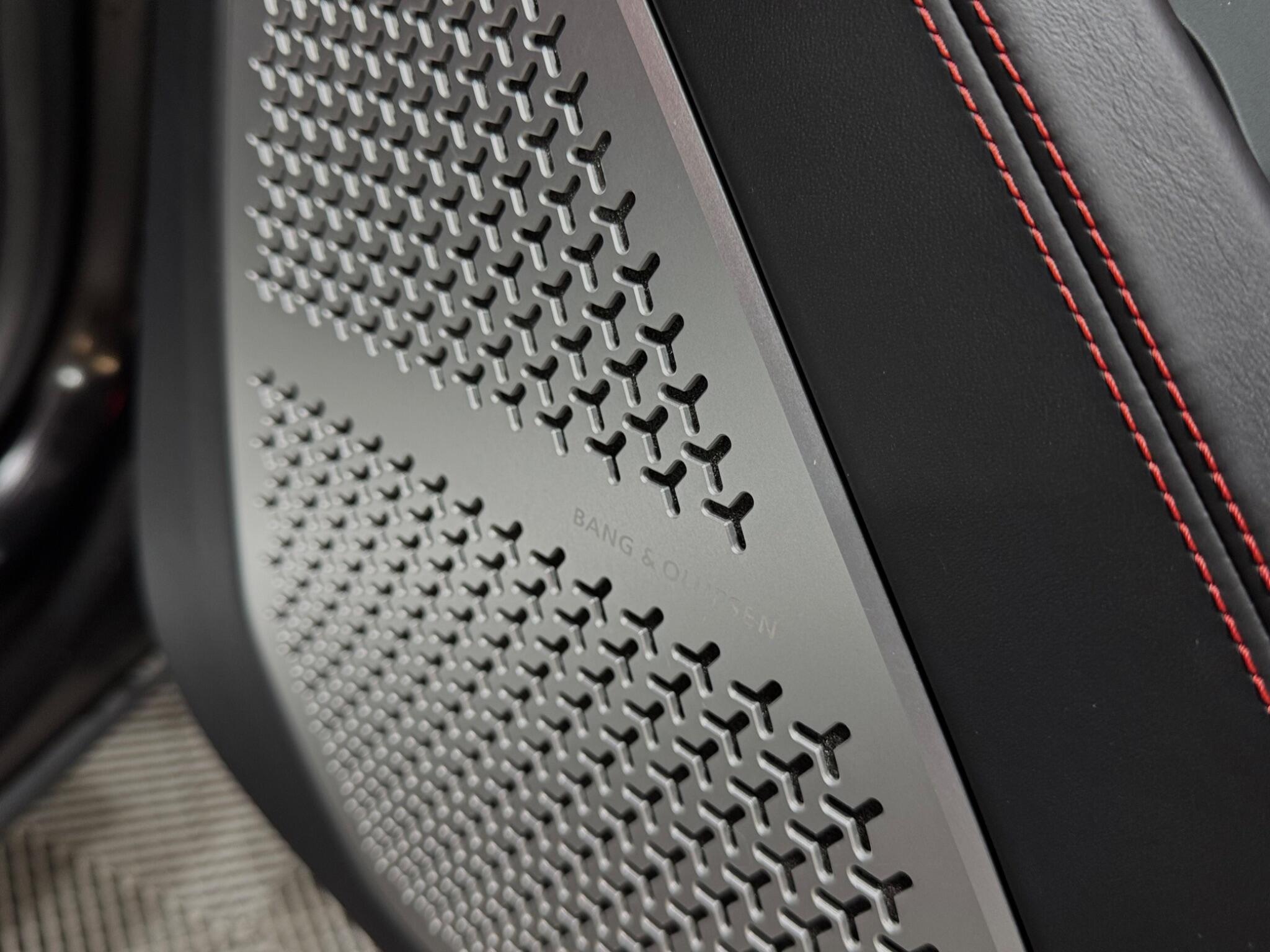 Lamborghini Urus - Image 15