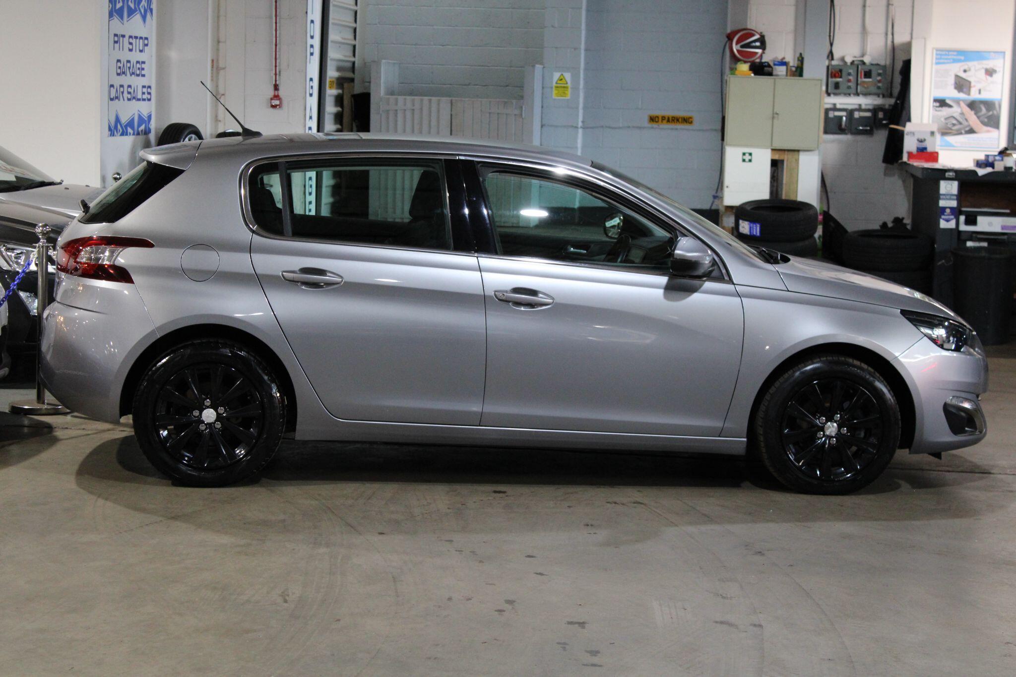 Peugeot 308 - Image 9