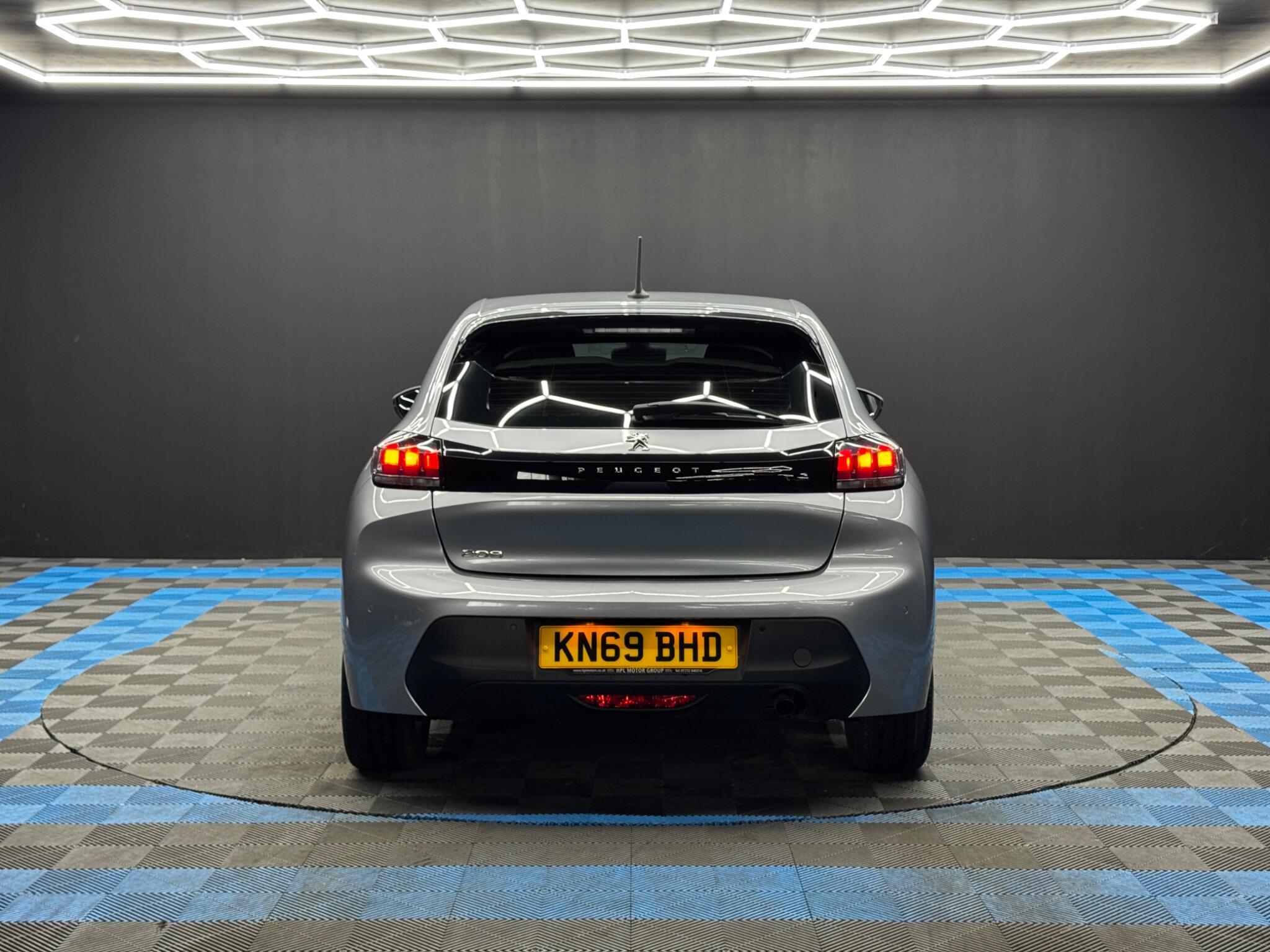 Peugeot 208 - Image 6