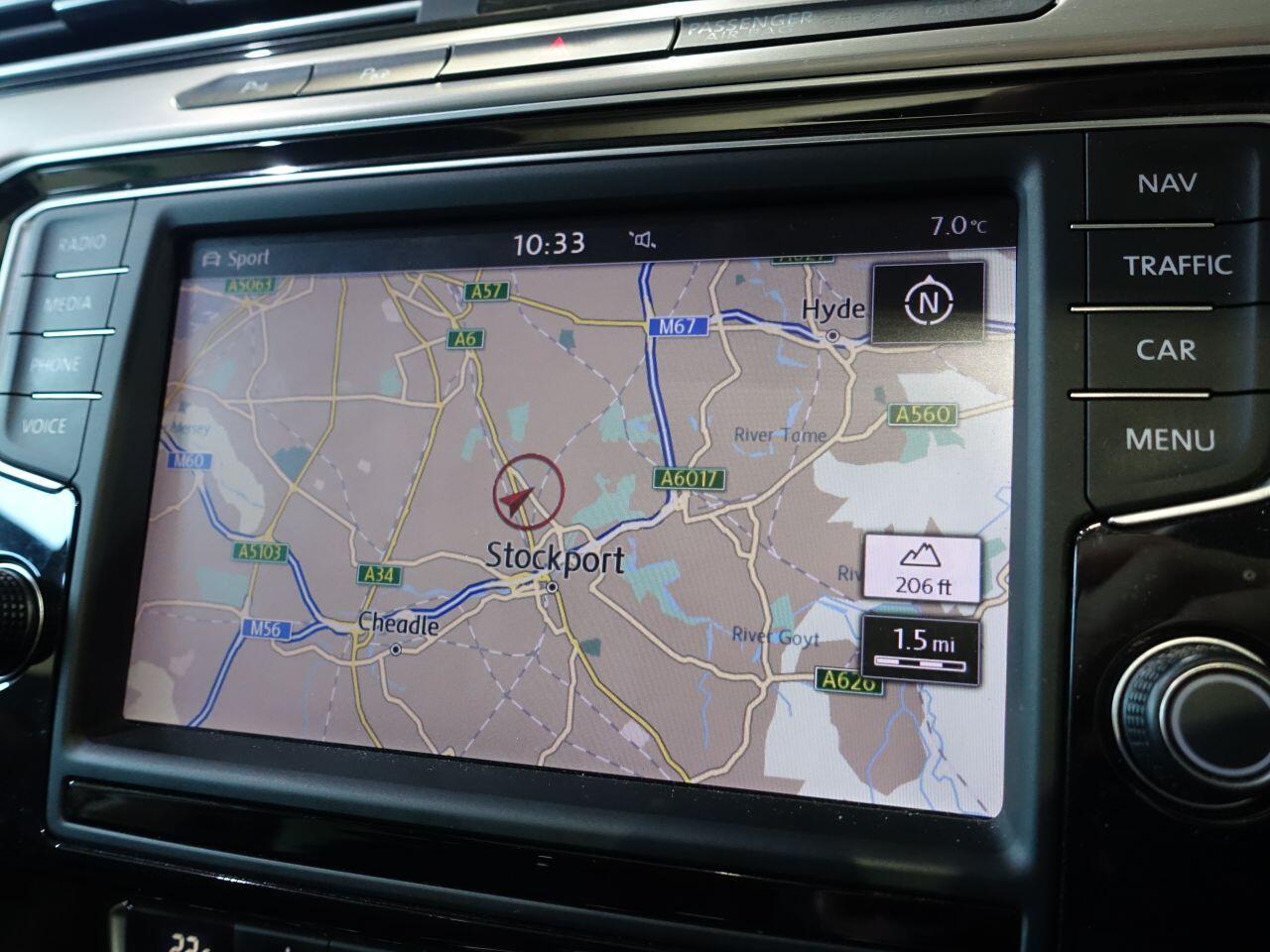 Volkswagen Passat - Image 29