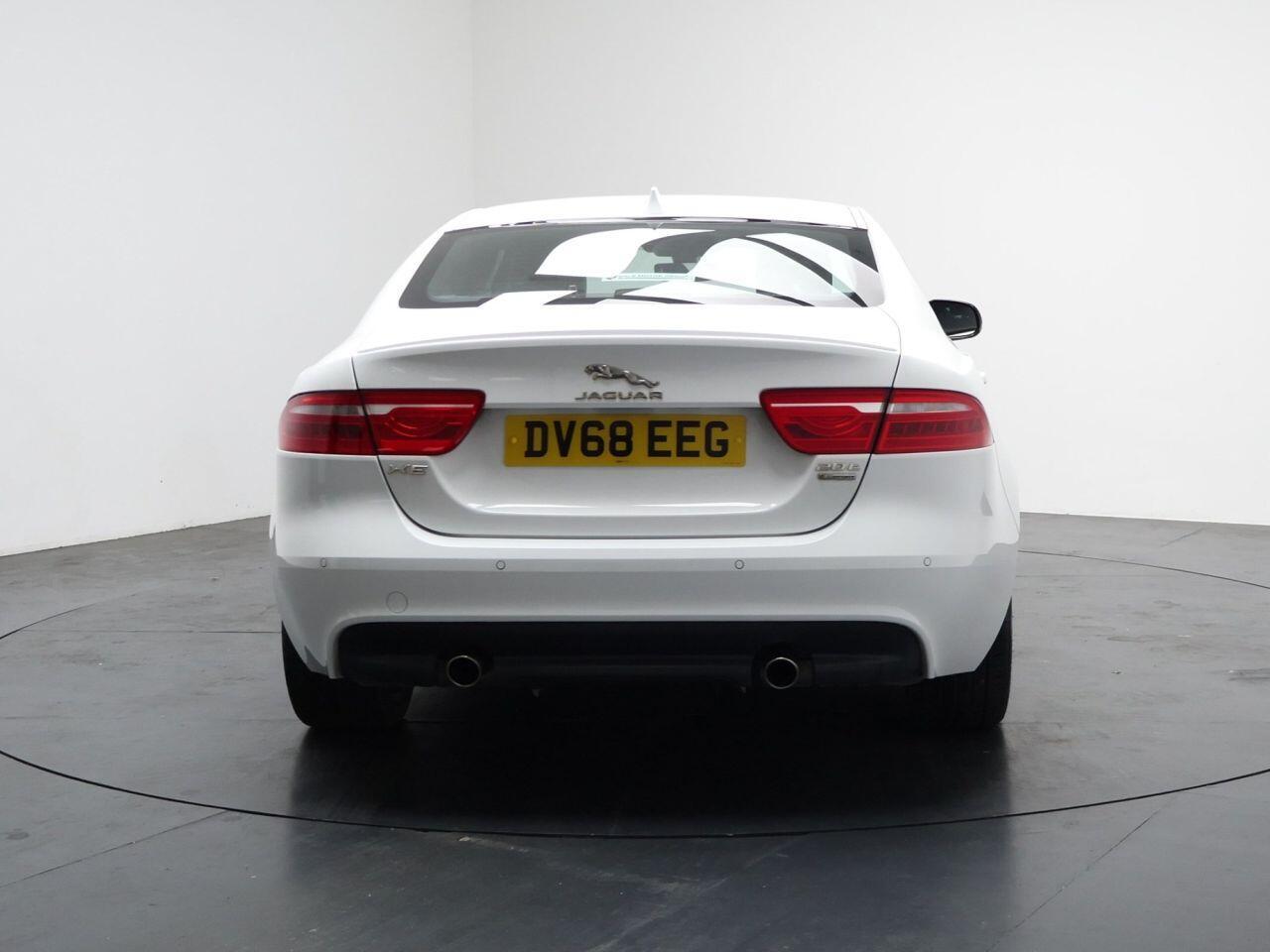 Jaguar XE - Image 11