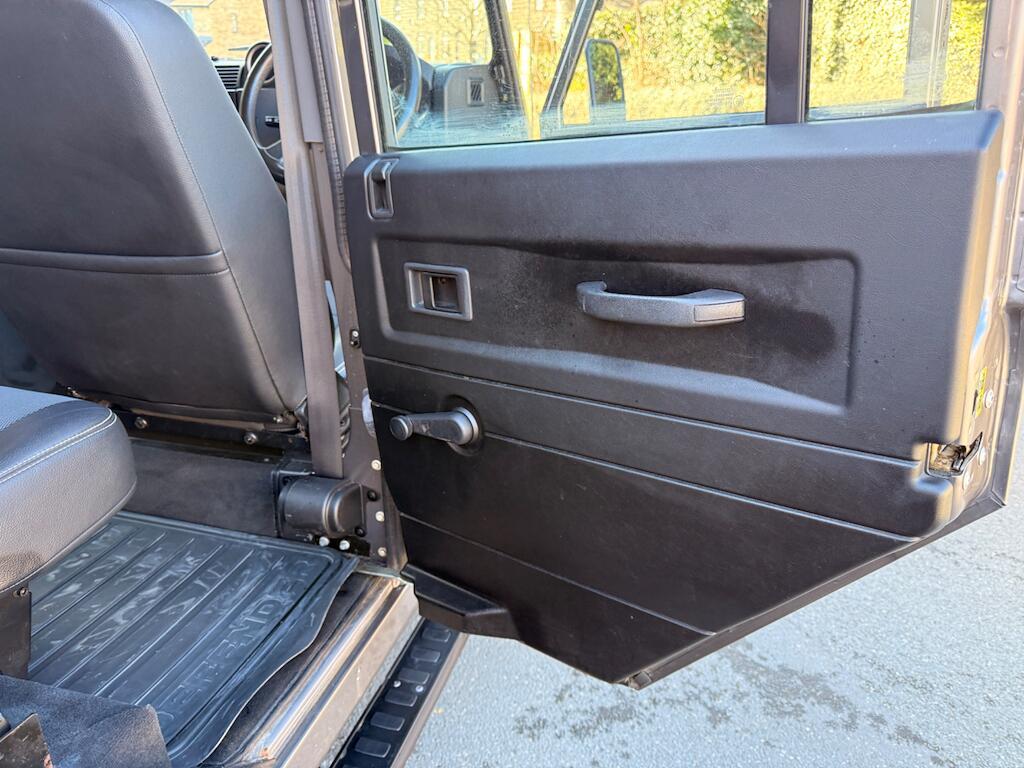Land Rover Defender 110 - Image 57