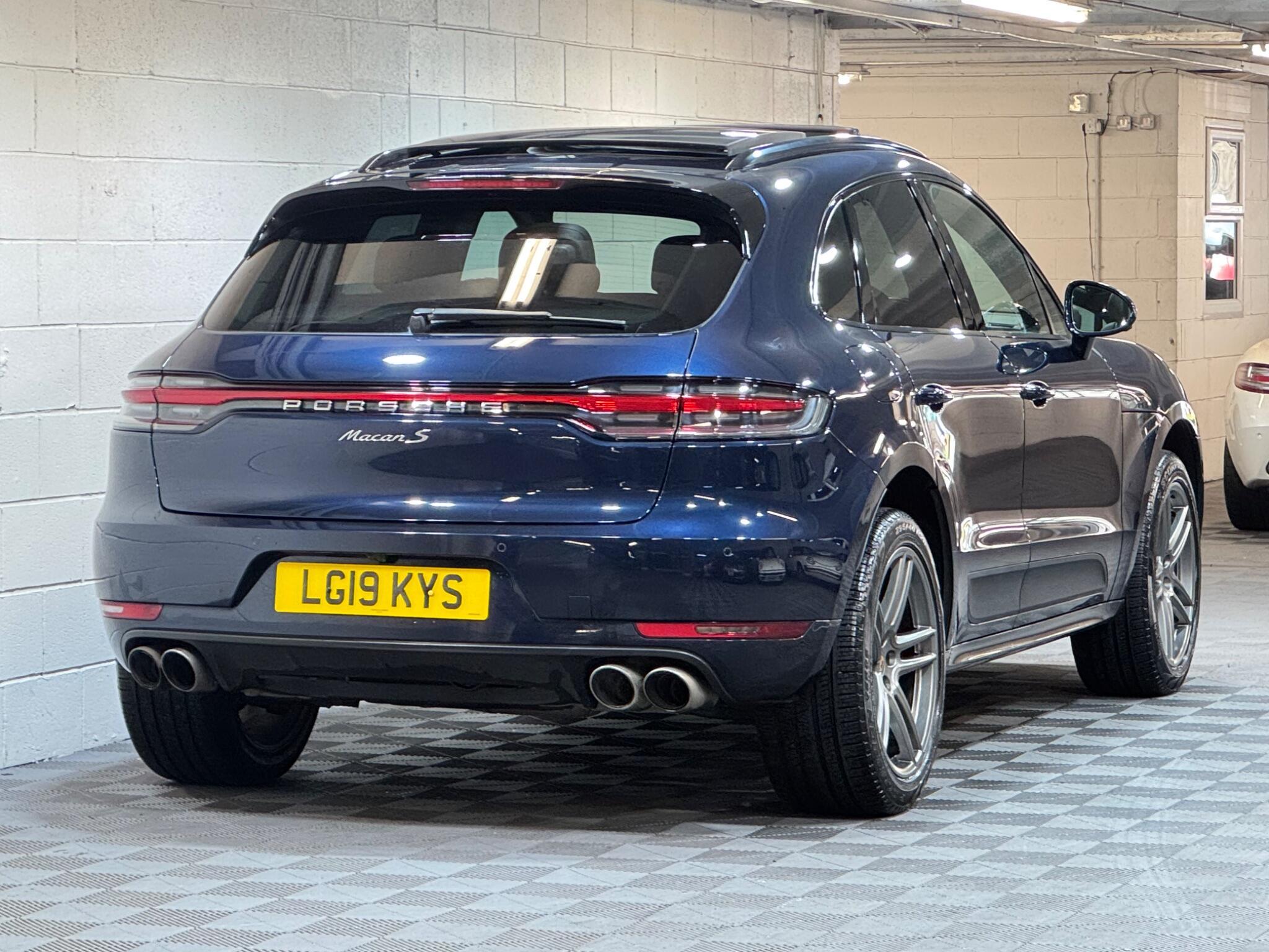 Porsche Macan - Image 4