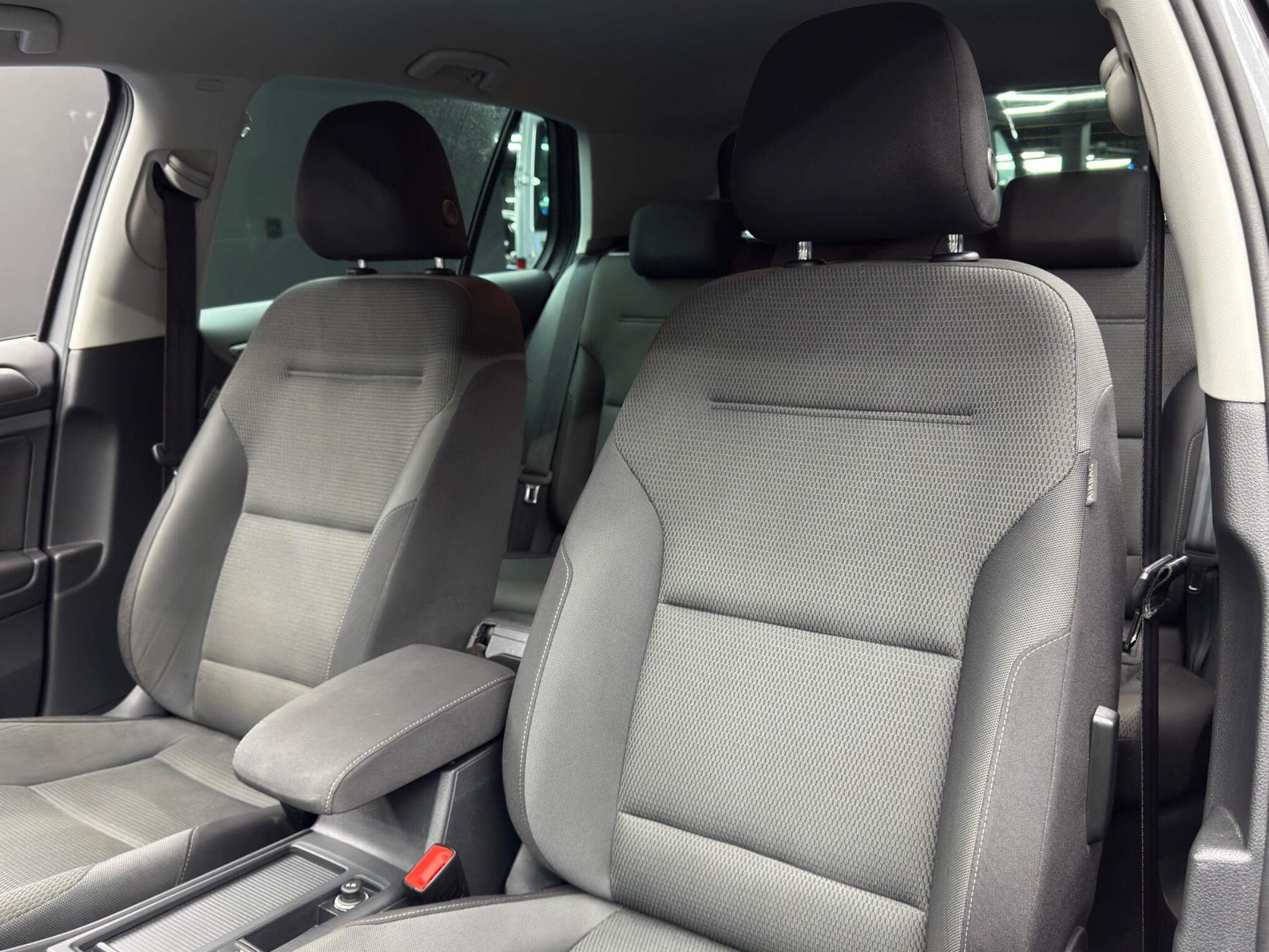 Volkswagen Golf - Image 14