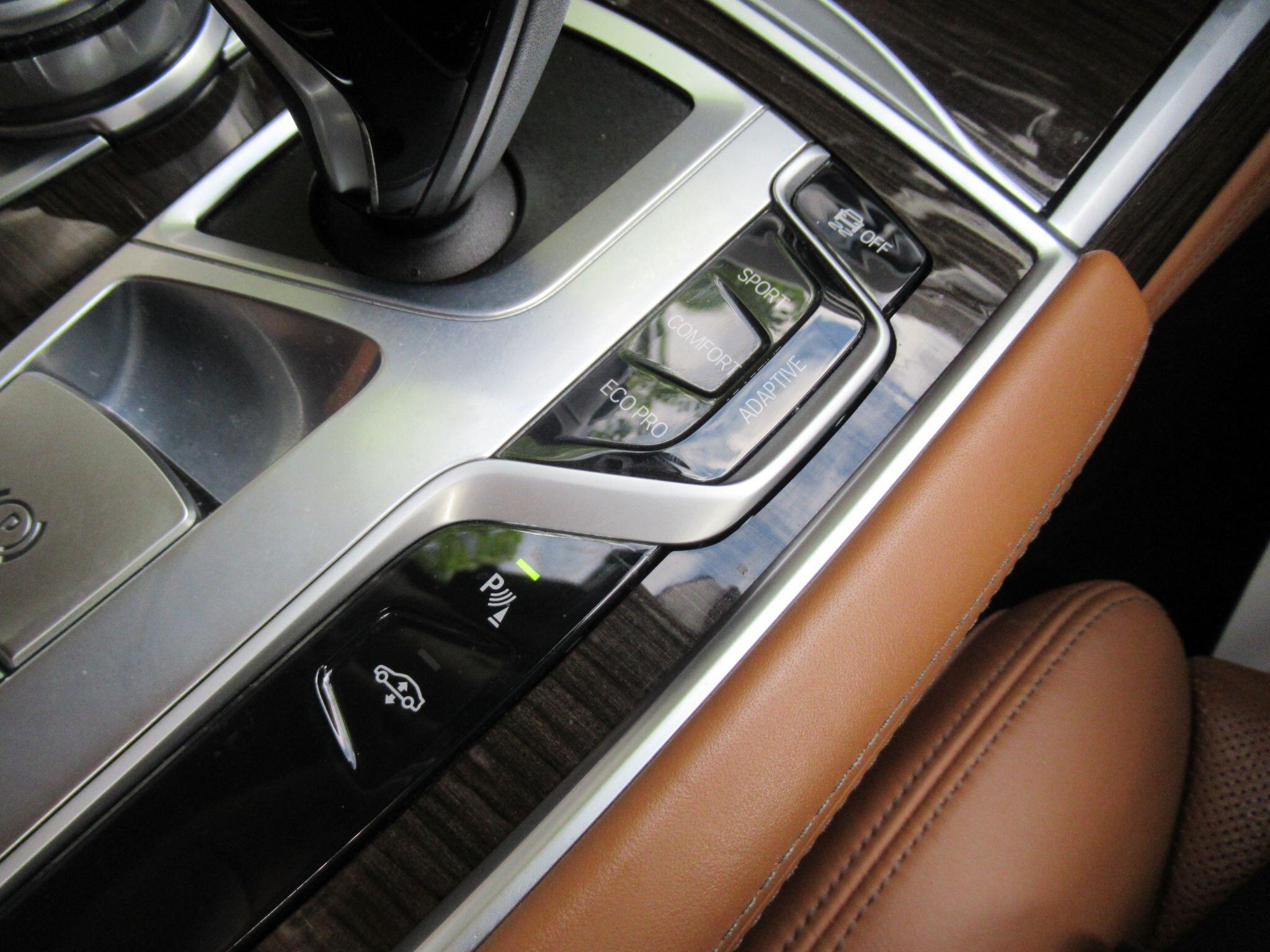 BMW 7 Series - Image 54
