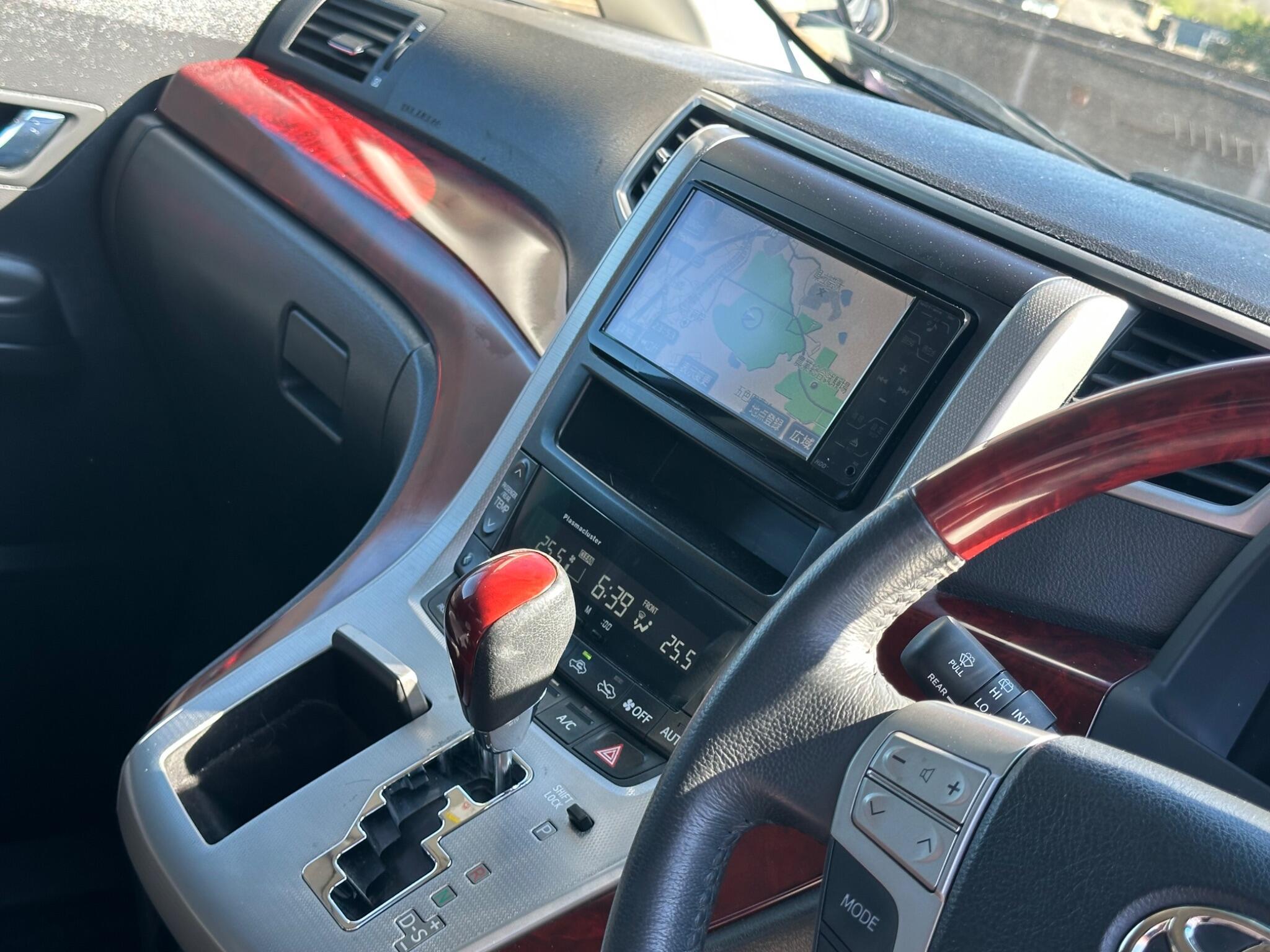 Toyota Vellfire - Image 9