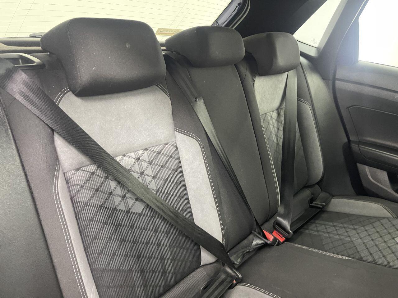 Volkswagen Polo - Image 27