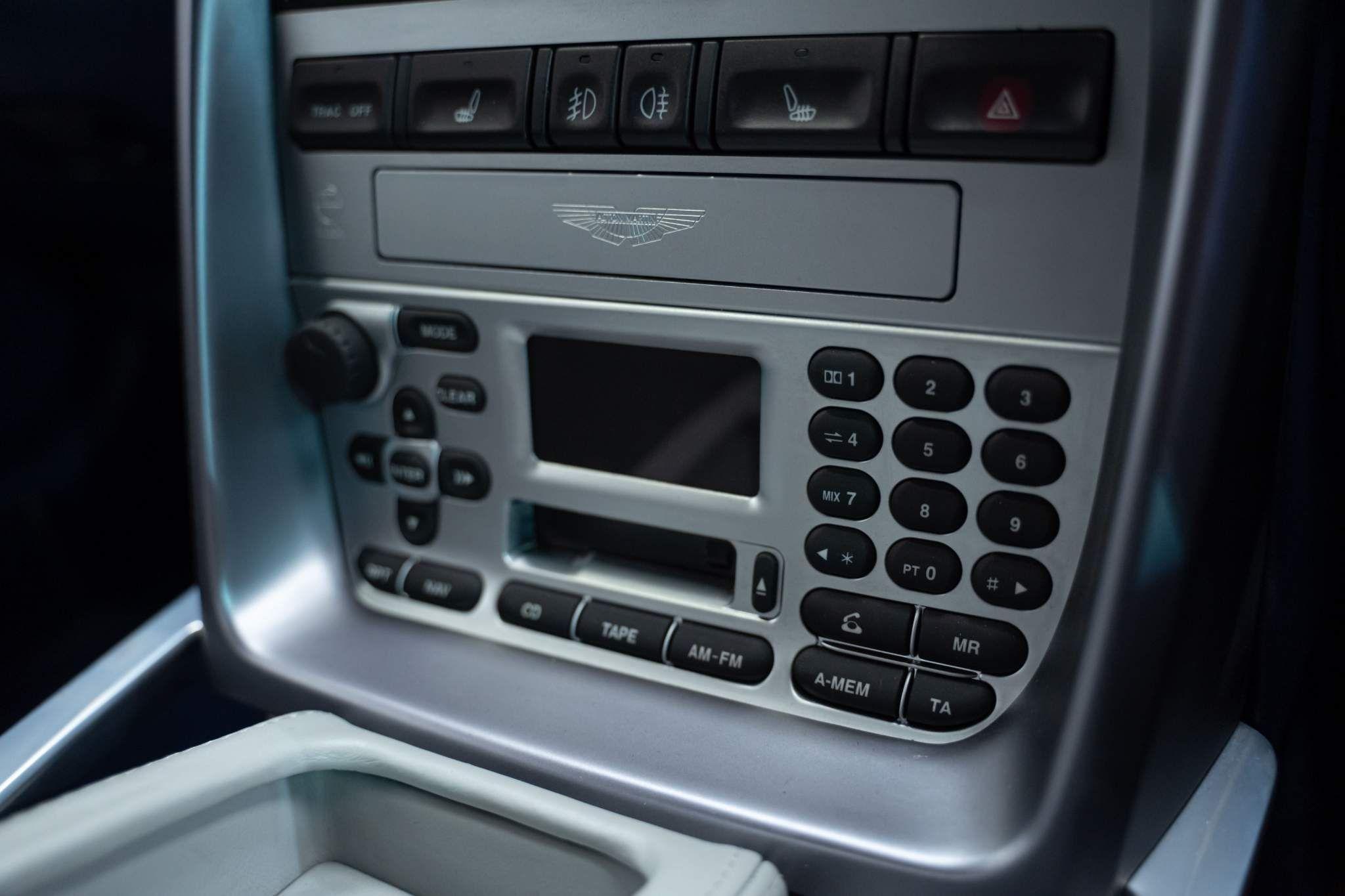 Aston Martin Vanquish - Image 19