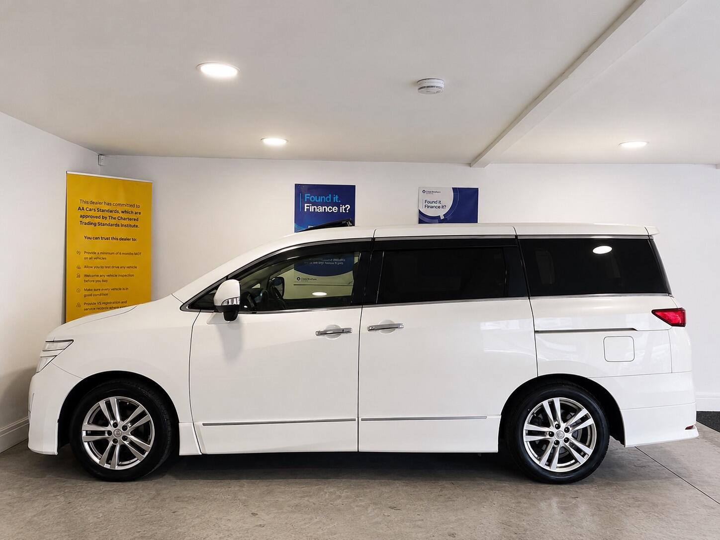 Nissan Elgrand - Image 9