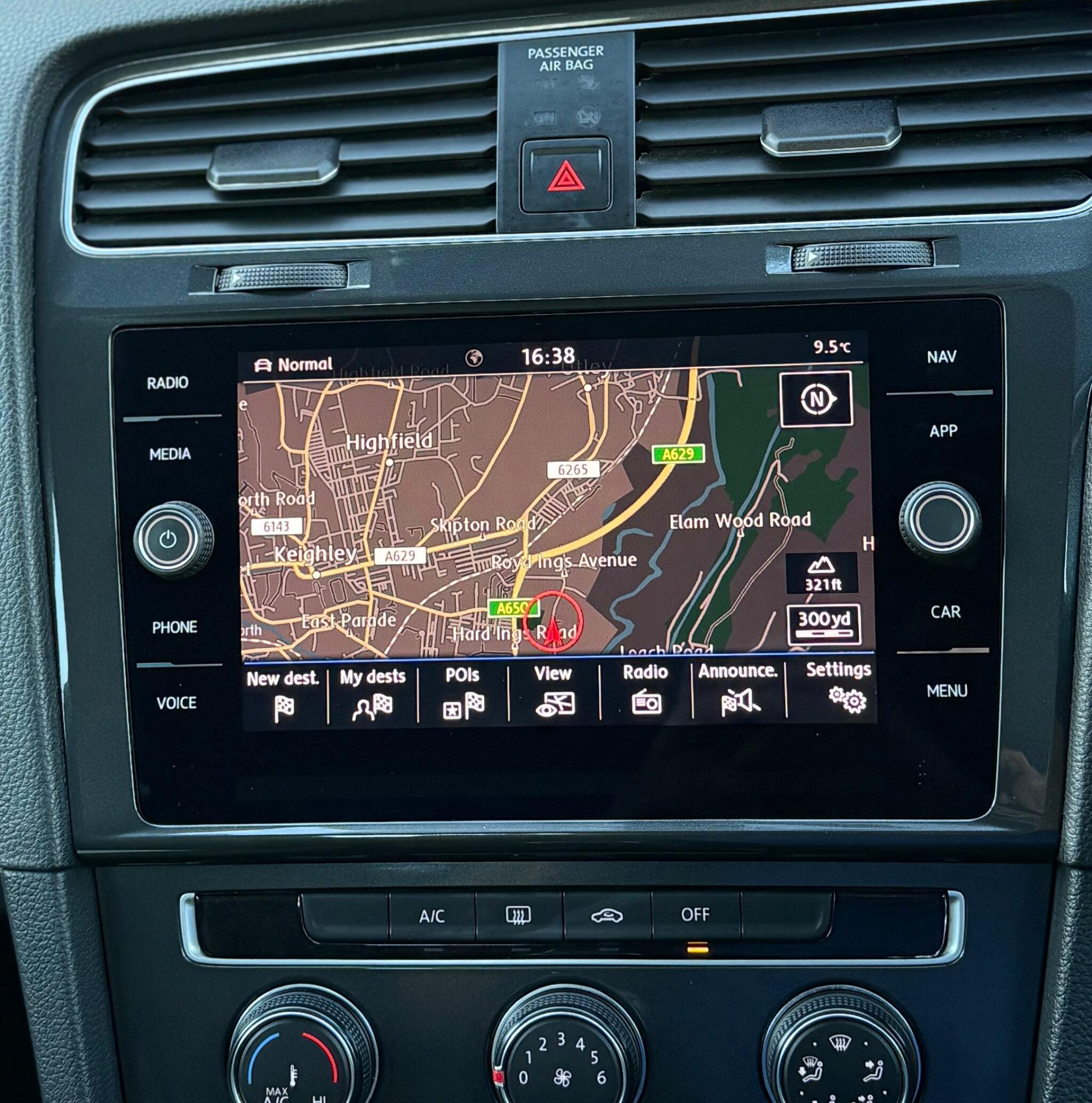 Volkswagen Golf - Image 30