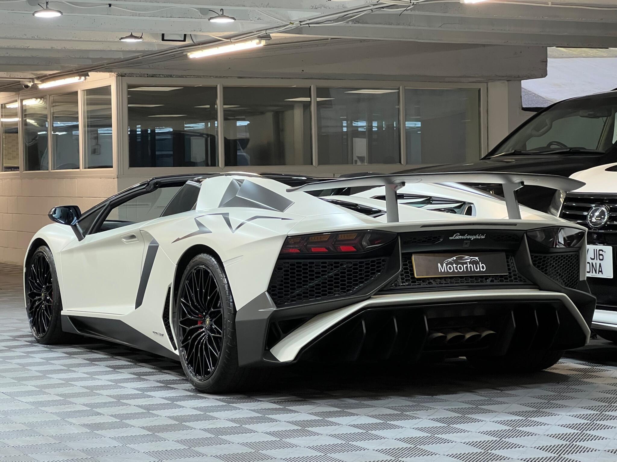 Lamborghini Aventador - Image 3