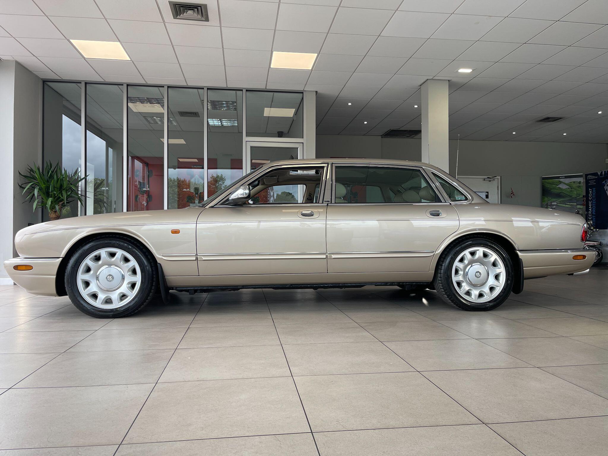 Daimler Super V8 - Image 10