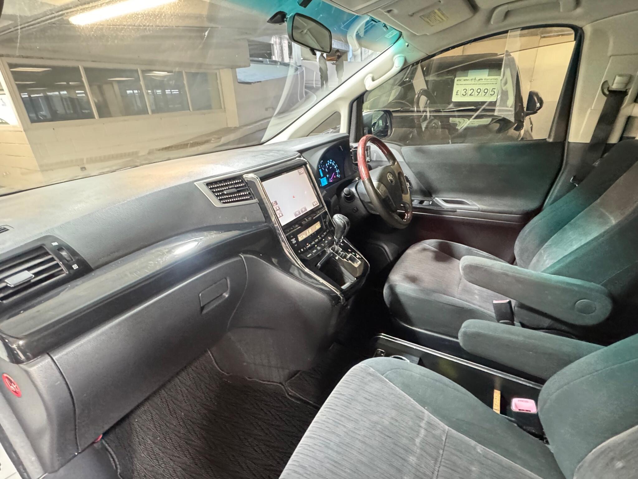 Toyota Vellfire - Image 9