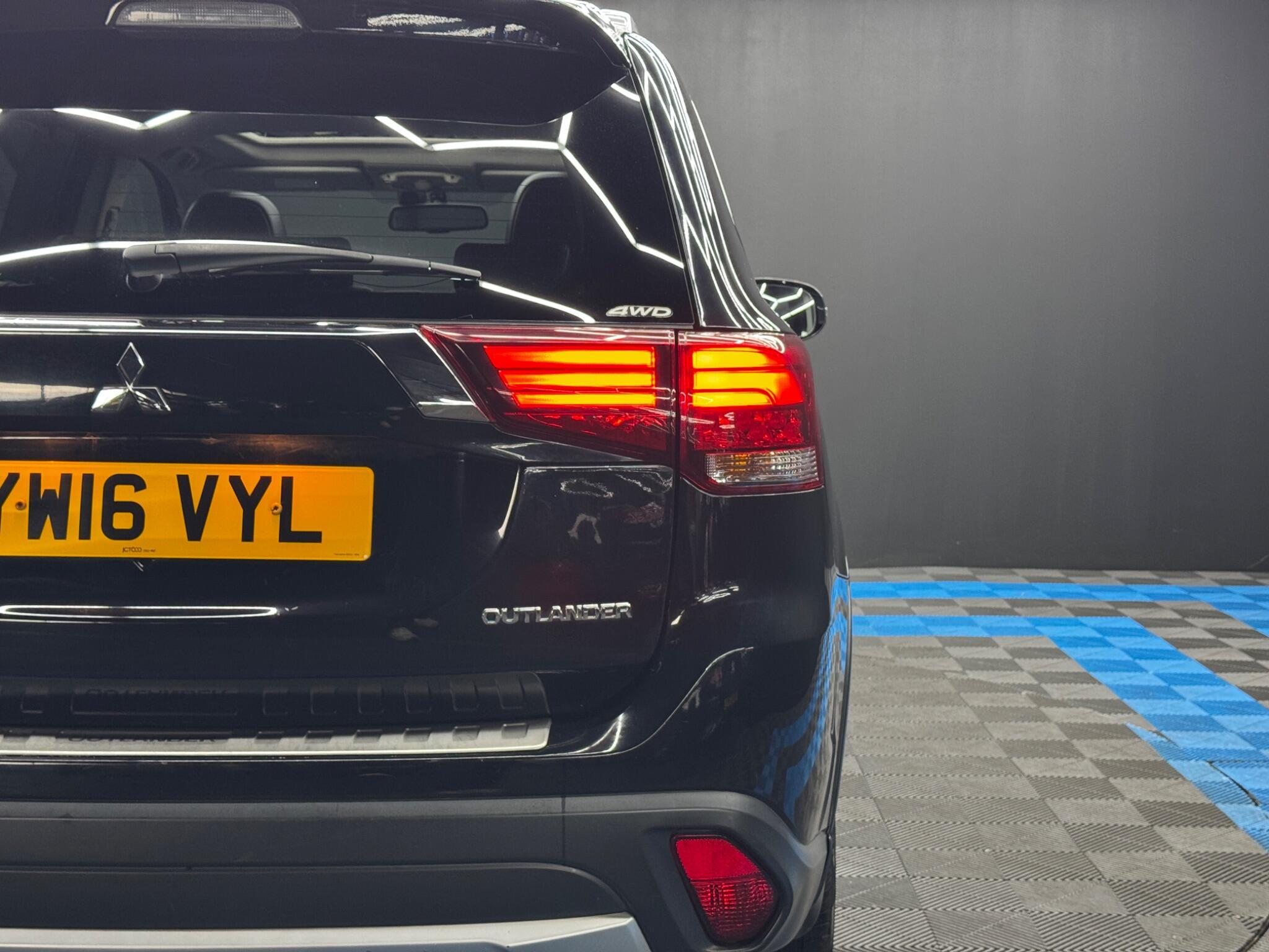 Mitsubishi Outlander - Image 40