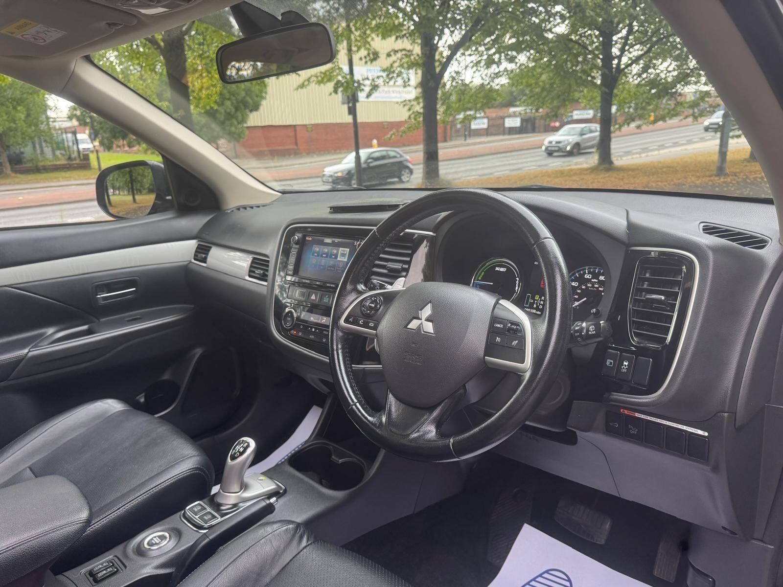 Mitsubishi Outlander - Image 14