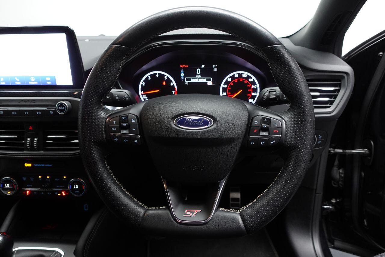 Ford Focus - Image 46