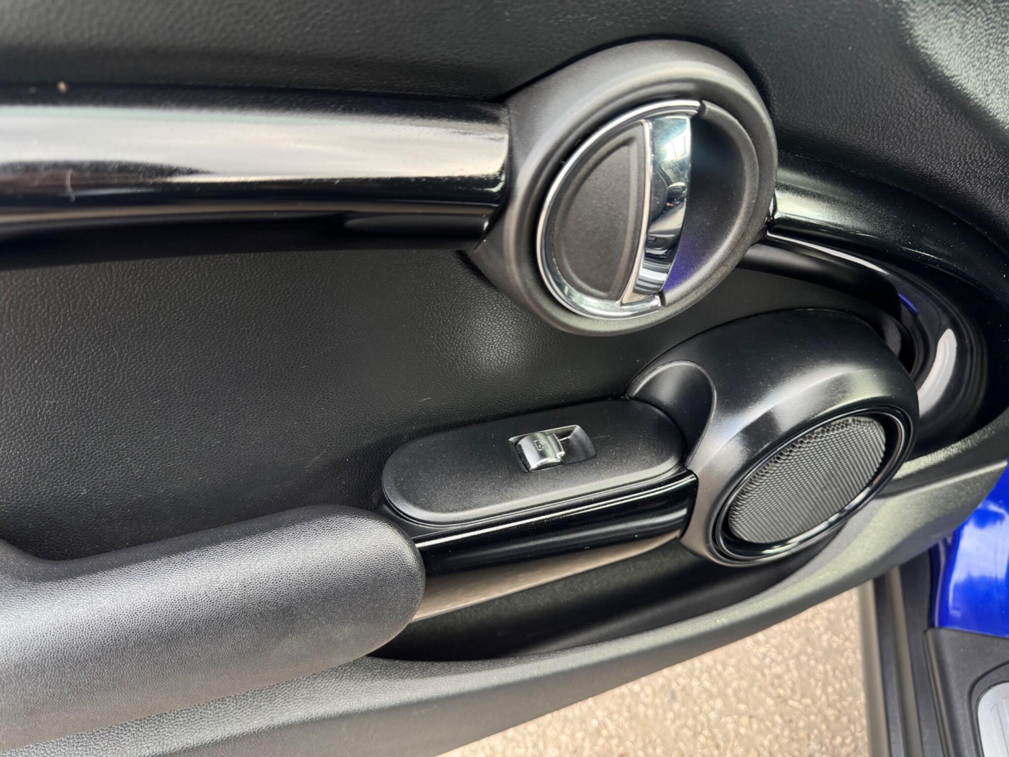 MINI Convertible - Image 34