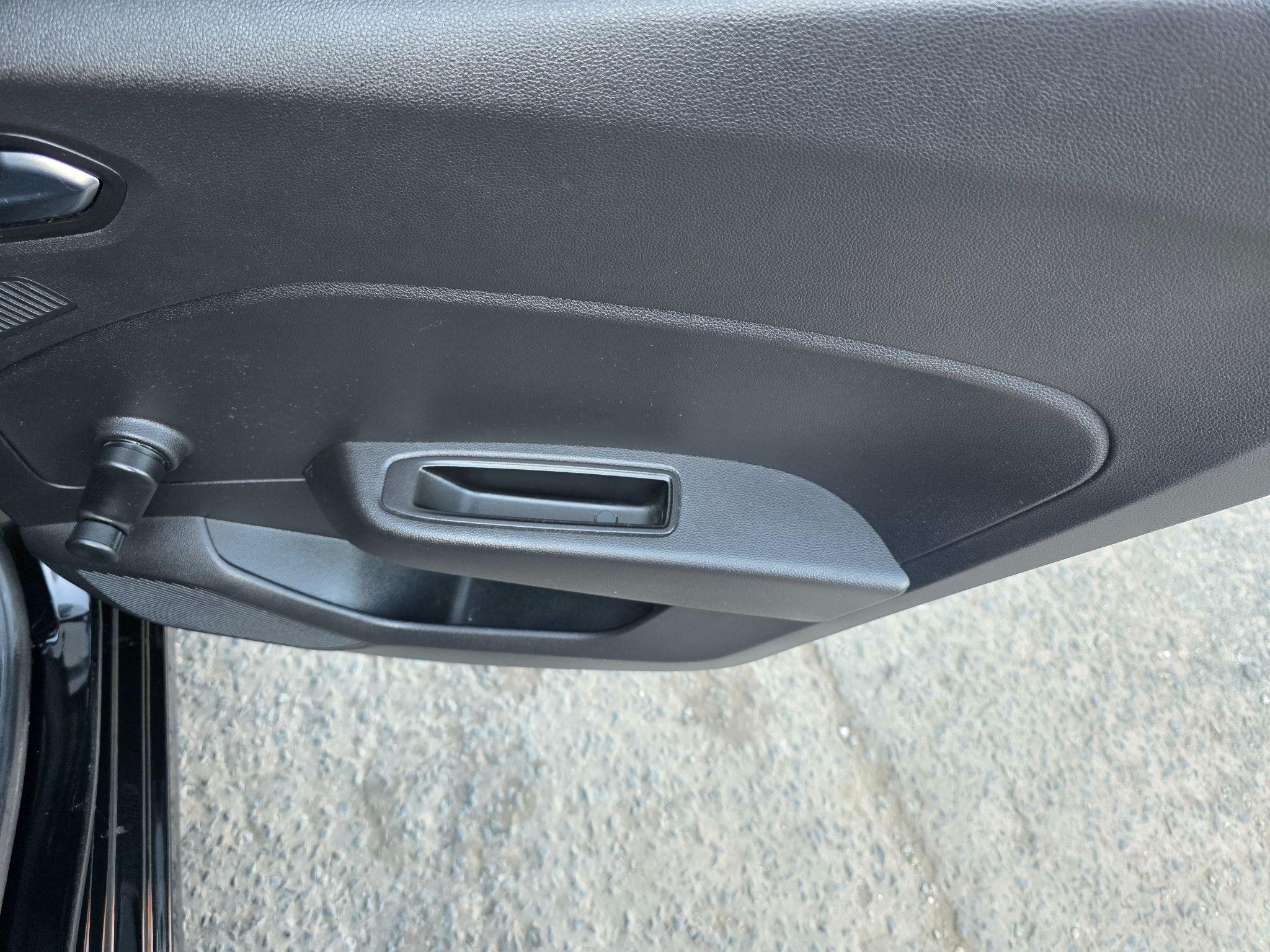 Renault Clio - Image 24