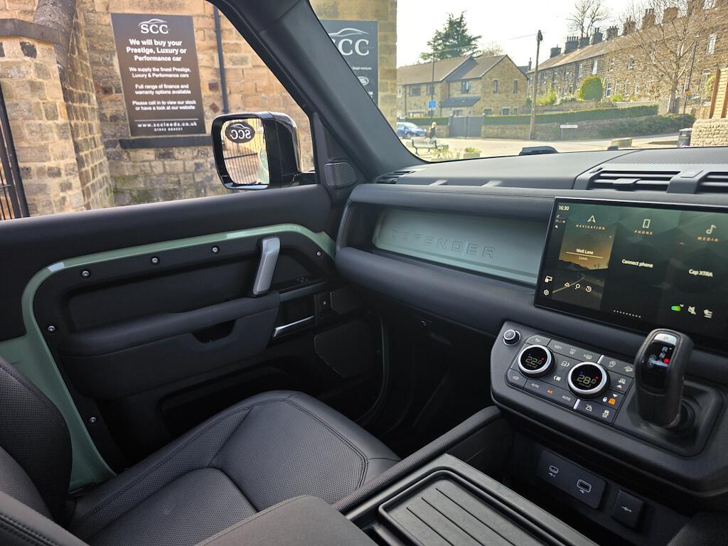 Land Rover Defender 90 - Image 32